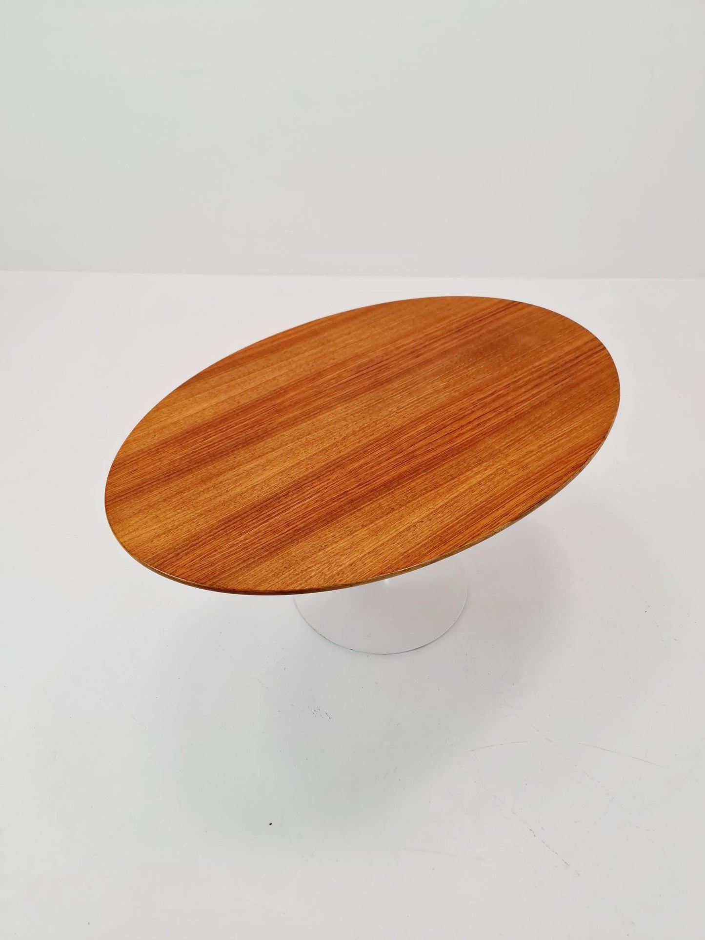 Mid Century Modern coffee table Oval by Eero Saarinen für Knoll 1960s