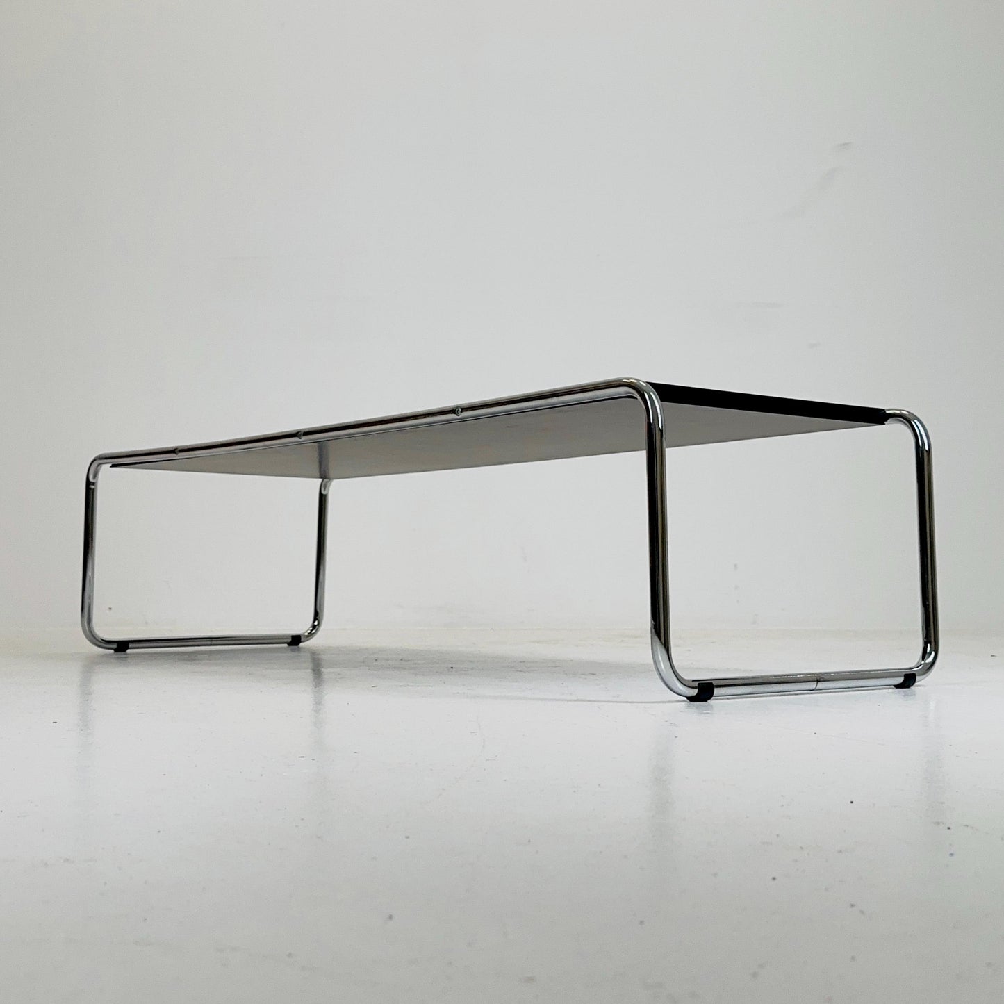 Mid century design coffee tables by Marcel Breuer 'Laccio' modern side table Italy