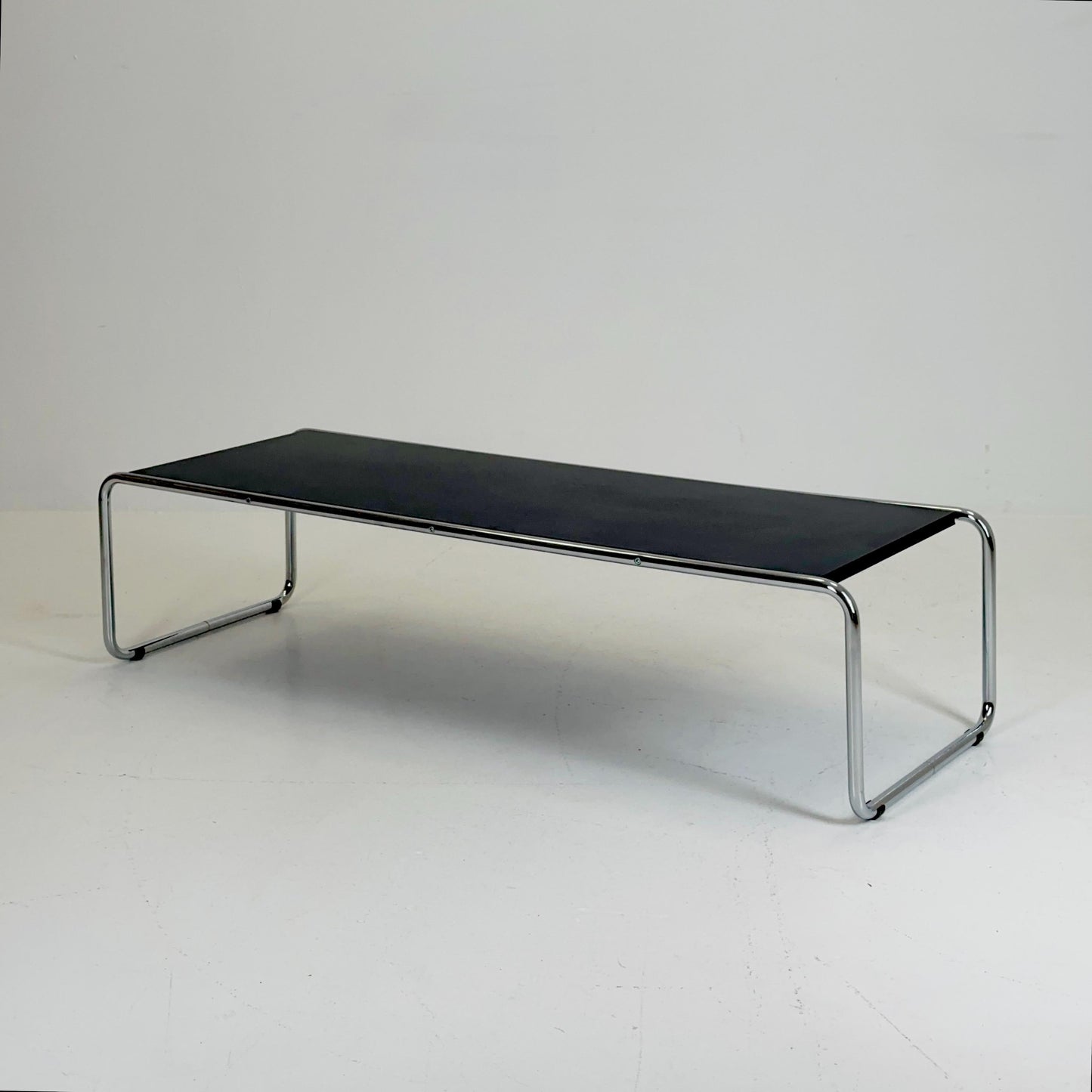 Mid century design coffee tables by Marcel Breuer 'Laccio' modern side table Italy