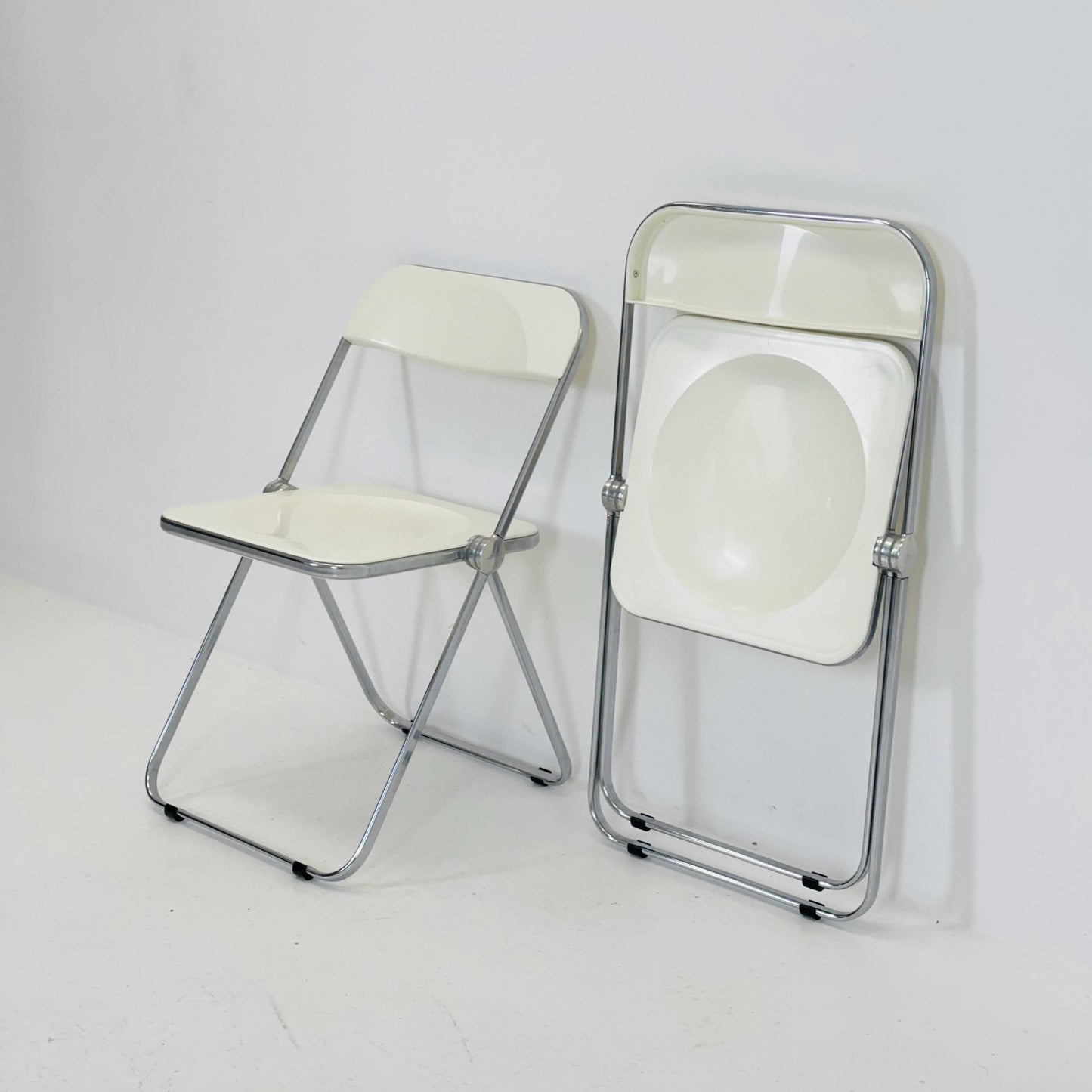 Set of 2 vintage Italian Plia Folding Chairs by Giancarlo Piretti for Castelli, 1970s