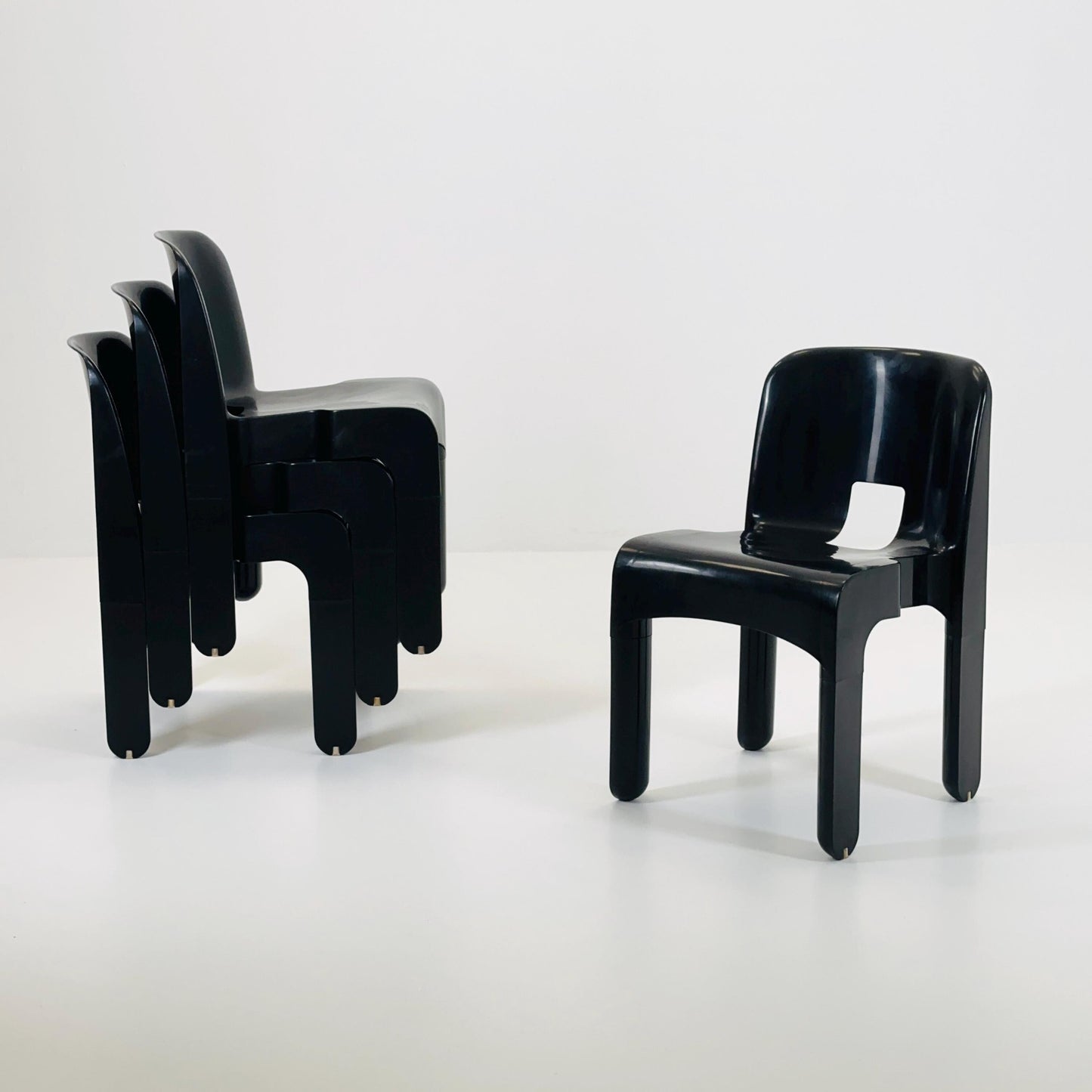 Set of 4 vintage Kartell Universale Chairs - Model 4867 by Joe Colombo - Iconic 1965 Italian Design, Mid-Century Modern ABS Plastic Chairs