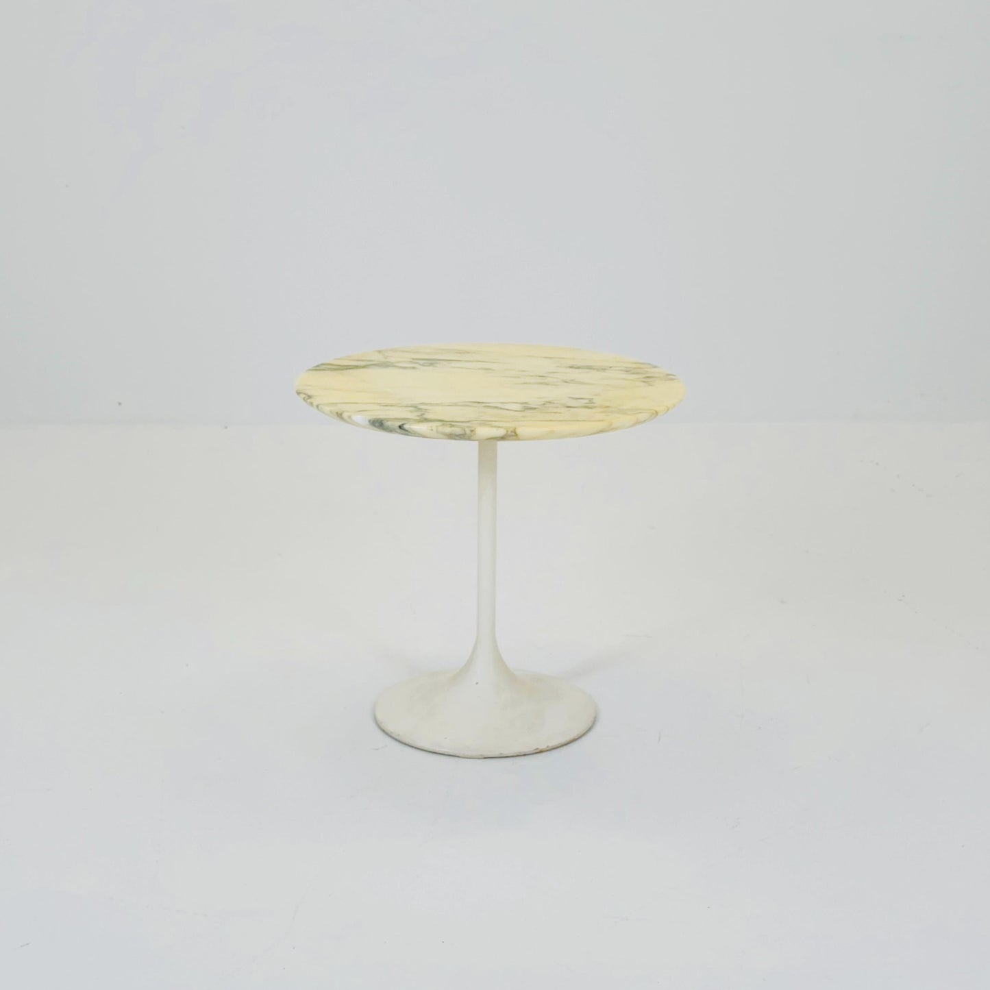 Mid century Eero Sarrinen Marble Top Pedestal Tulip Coffee Table White Grey Carrera 1990s