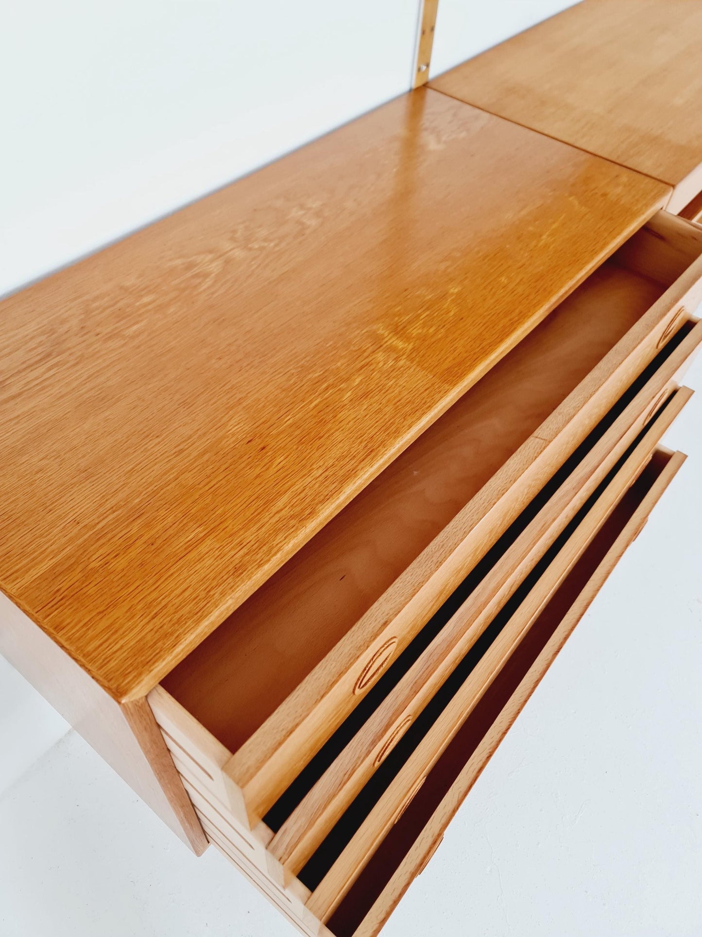 Danish modern modular Oak shelving system by Hansen & Guldborg Mobler, Denmark, 1960s