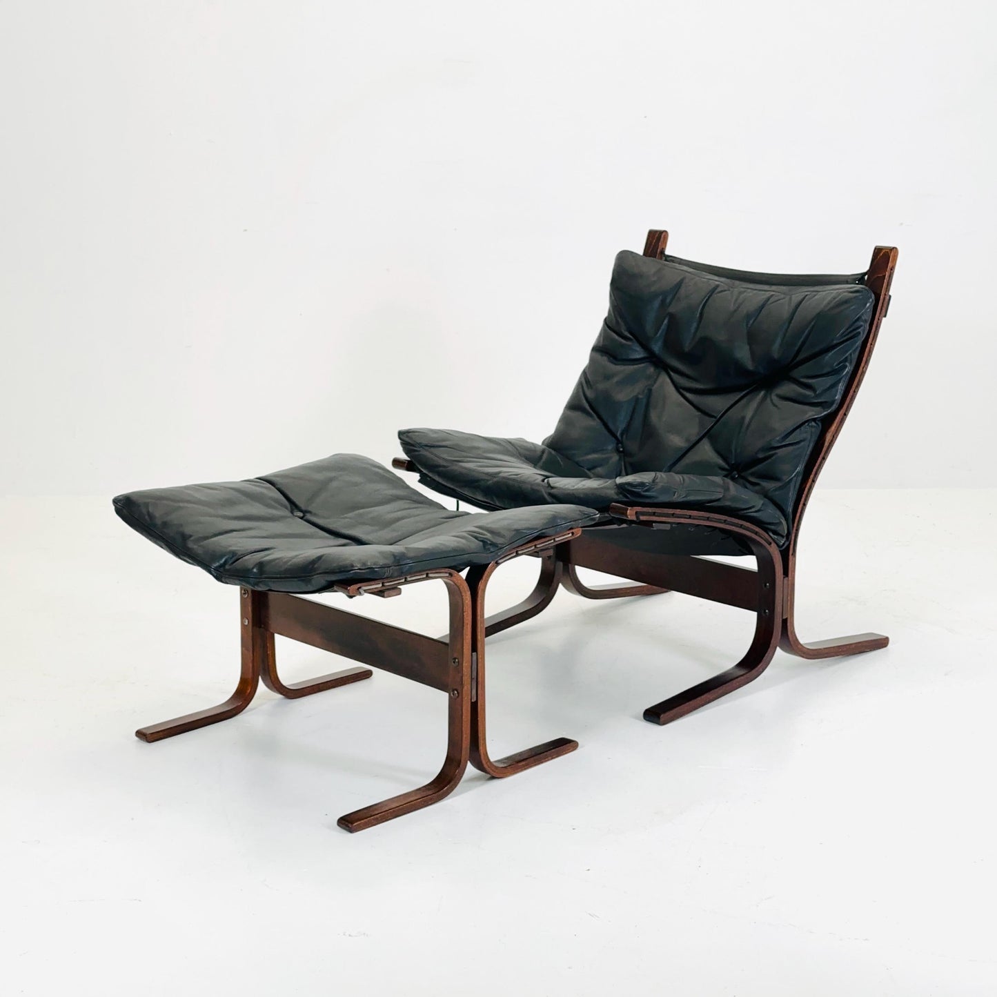 Mid century armchair “Siesta” and its ottoman by Ingmar Relling, Westnofa Furniture, Norway 1960s