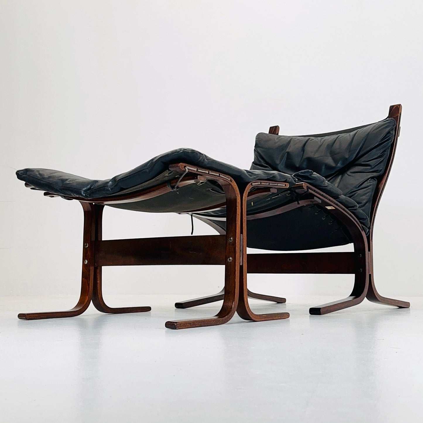 Mid century armchair “Siesta” and its ottoman by Ingmar Relling, Westnofa Furniture, Norway 1960s