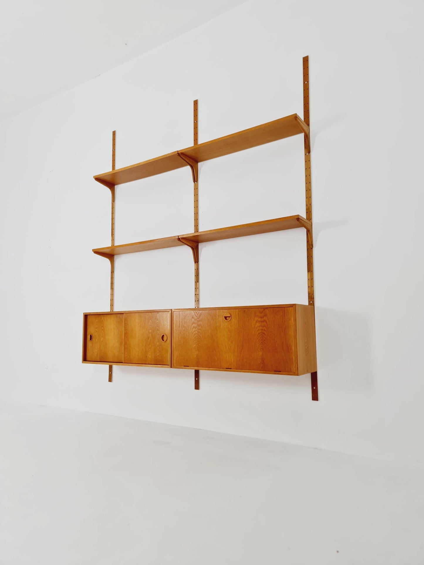 Danish modern modular Oak shelving system by Hansen & Guldborg Mobler, Denmark, 1960s
