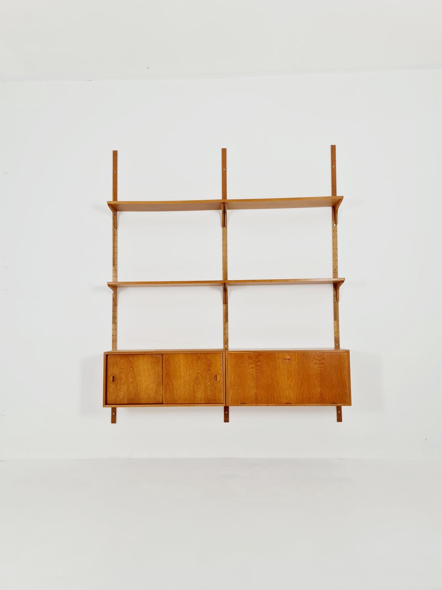 Danish modern modular Oak shelving system by Hansen & Guldborg Mobler, Denmark, 1960s