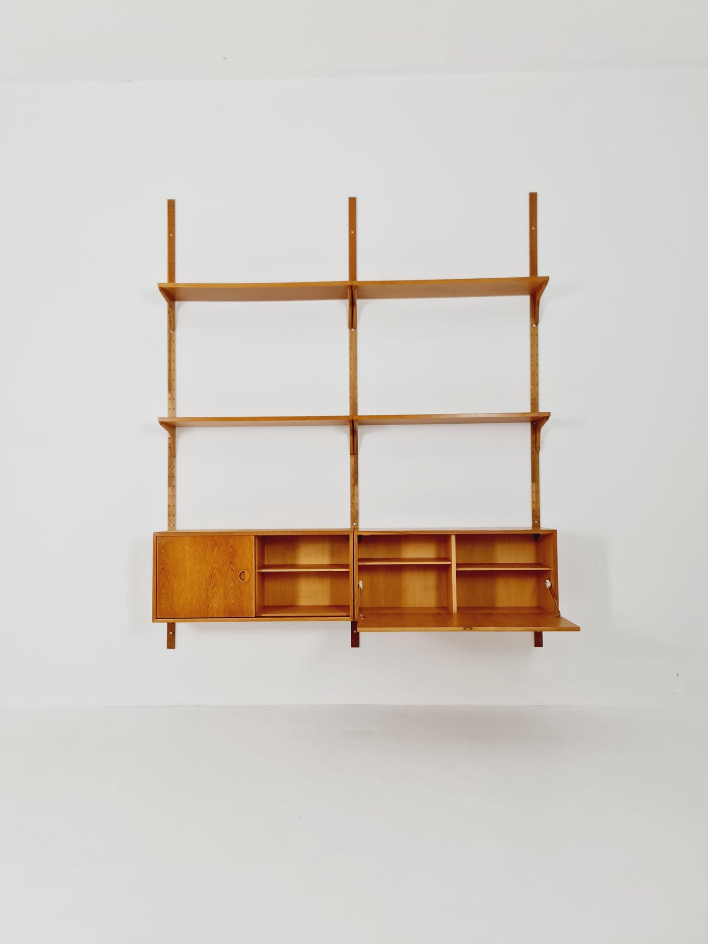 Danish modern modular Oak shelving system by Hansen & Guldborg Mobler, Denmark, 1960s