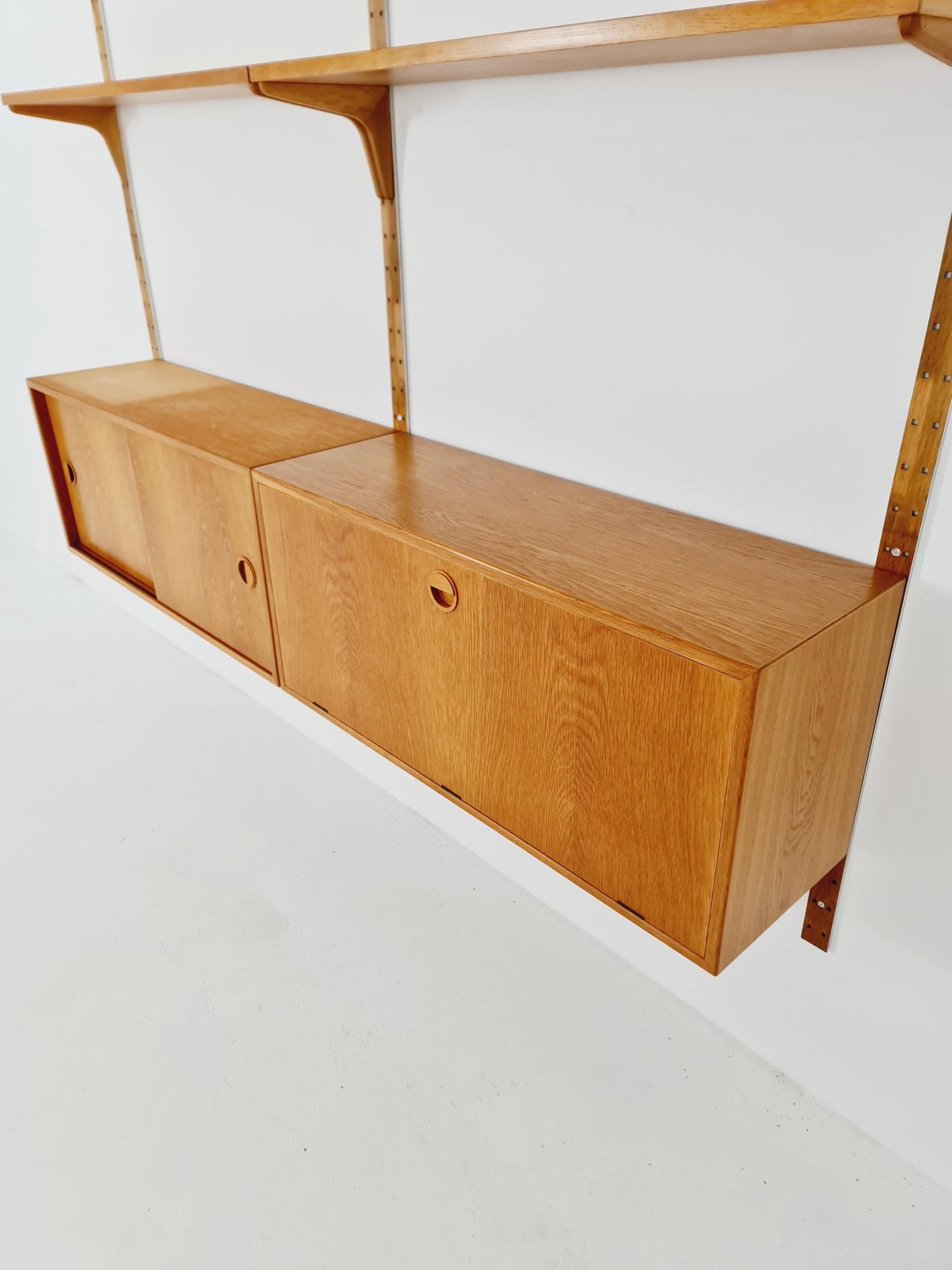 Danish modern modular Oak shelving system by Hansen & Guldborg Mobler, Denmark, 1960s