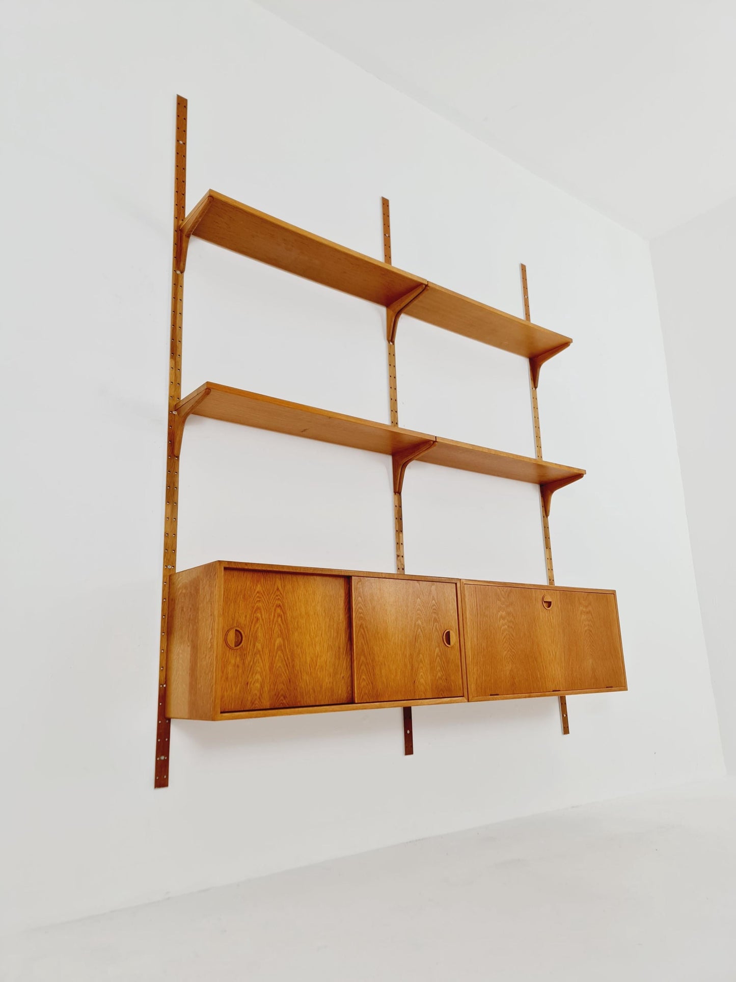 Danish modern modular Oak shelving system by Hansen & Guldborg Mobler, Denmark, 1960s