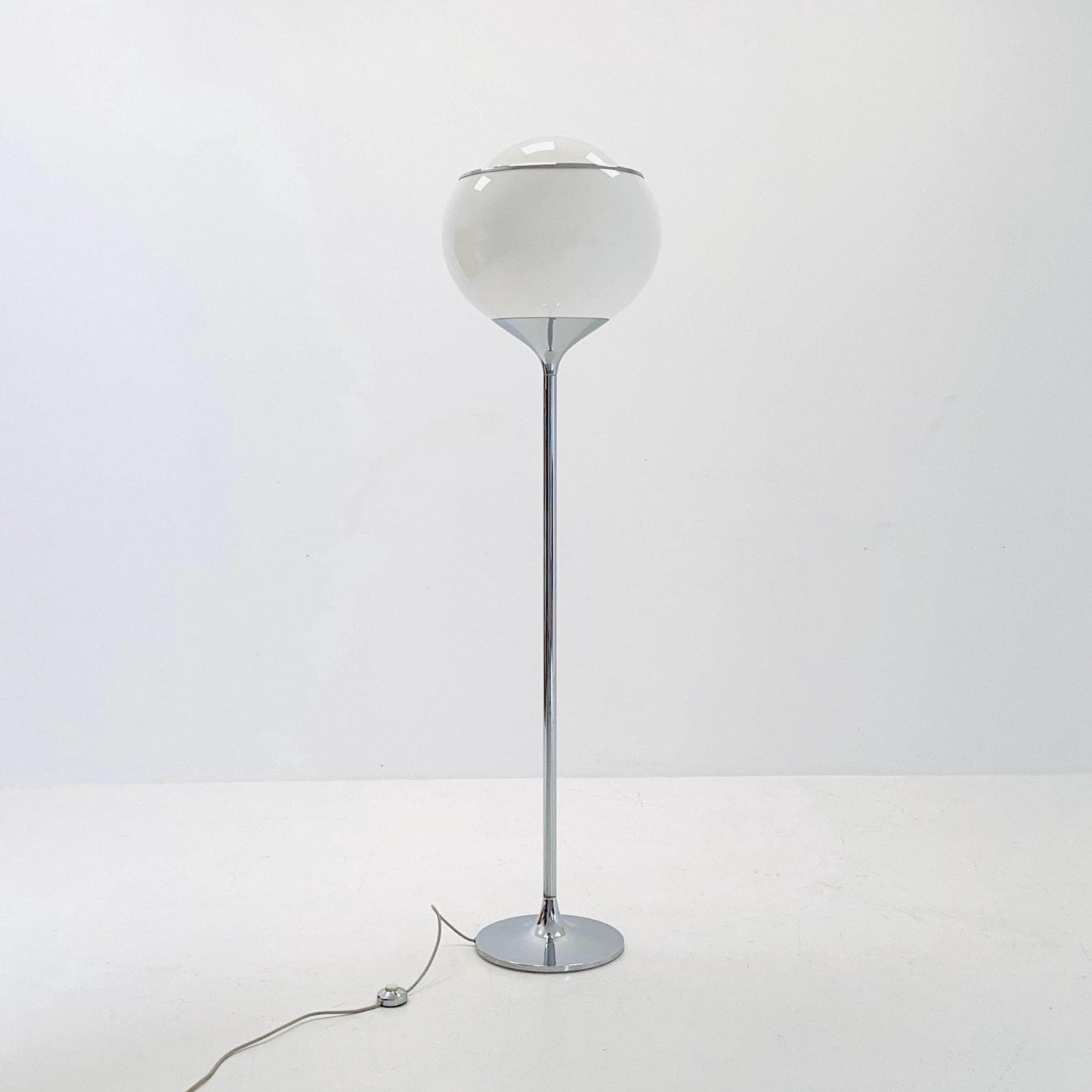 Mid century Bud Grande Floor Lamp by Studio 6G by Luigi Massoni for Guzzini, 1968