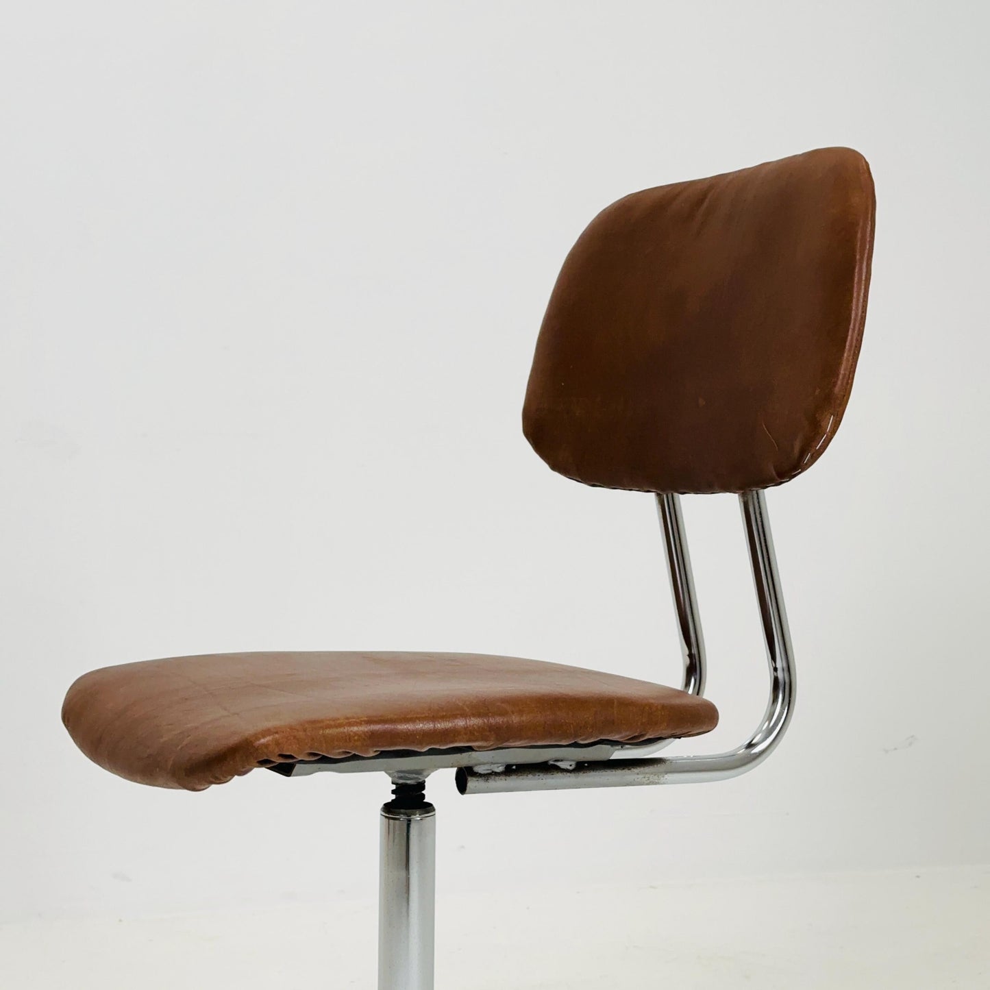 Vintage office/desk chair in brown leather with swivel steel structure Italy 1960s