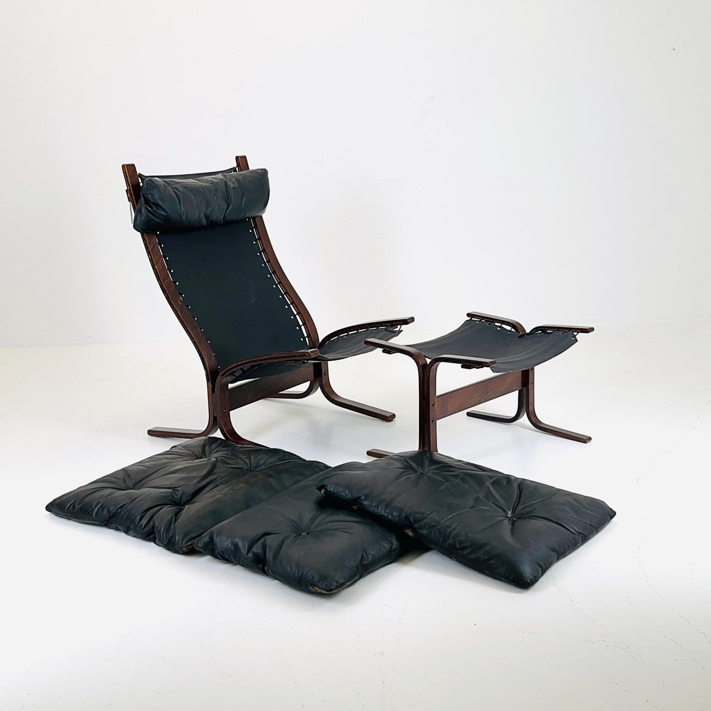 Mid century armchair “Siesta” and its ottoman by Ingmar Relling, Westnofa Furniture, Norway 1960s