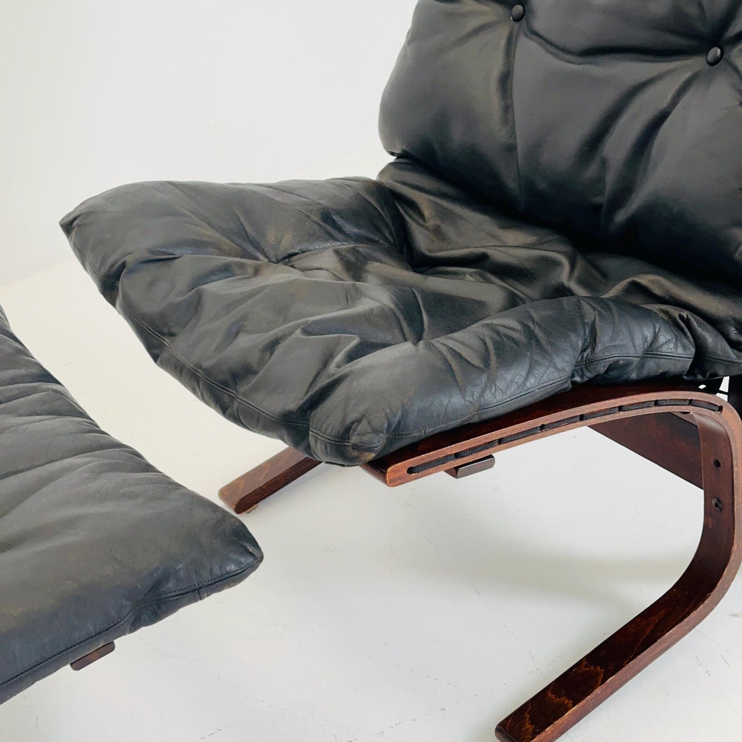 Mid century armchair “Siesta” and its ottoman by Ingmar Relling, Westnofa Furniture, Norway 1960s