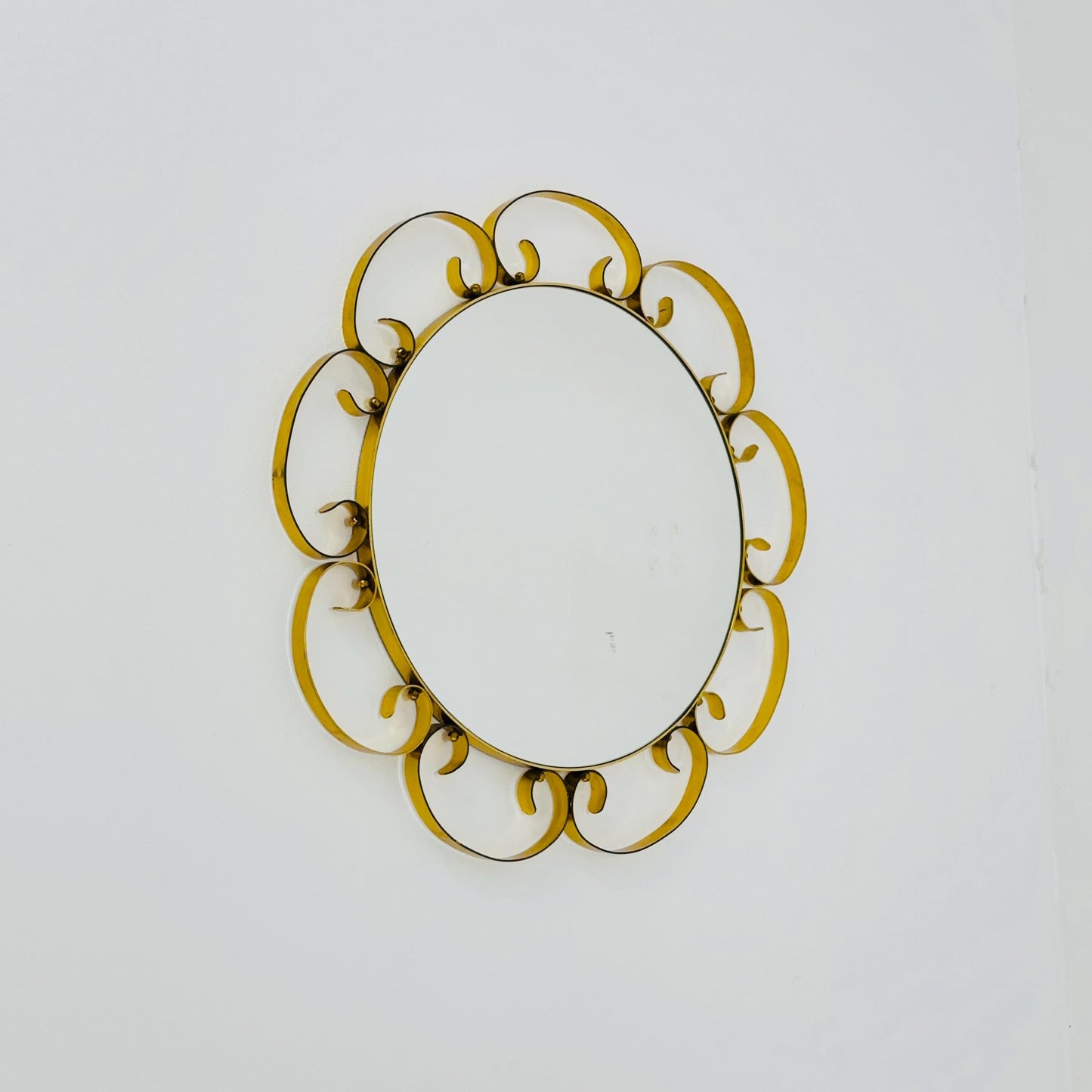 Mid century circle -shaped mirror with golden metal frame- 1960s Italy