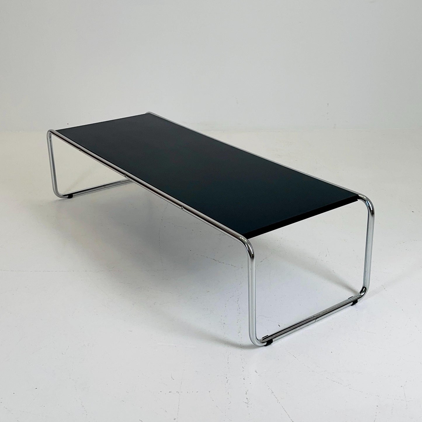 Mid century design coffee tables by Marcel Breuer 'Laccio' modern side table Italy
