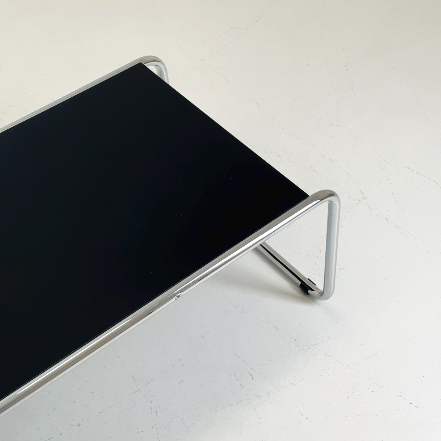 Mid century design coffee tables by Marcel Breuer 'Laccio' modern side table Italy