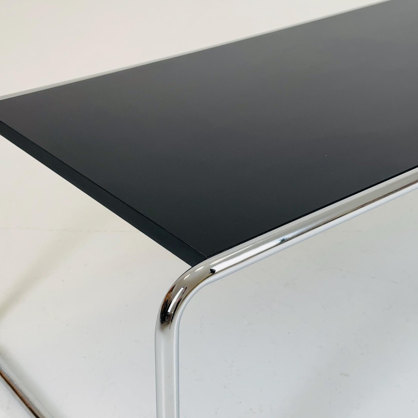 Mid century design coffee tables by Marcel Breuer 'Laccio' modern side table Italy