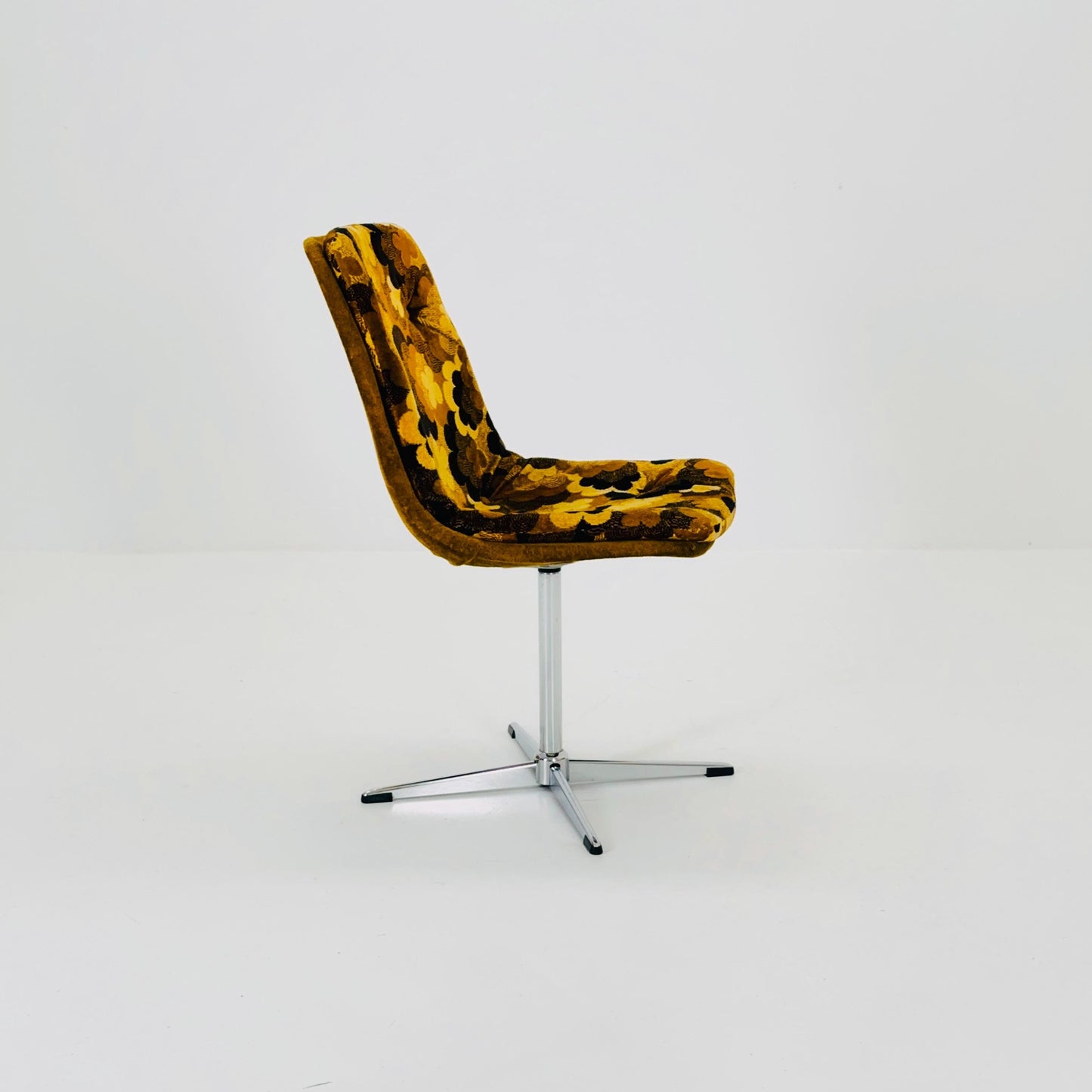 Mid century Swivel Chair with Retro Spaceage Floral Upholstery - Germany 1970s