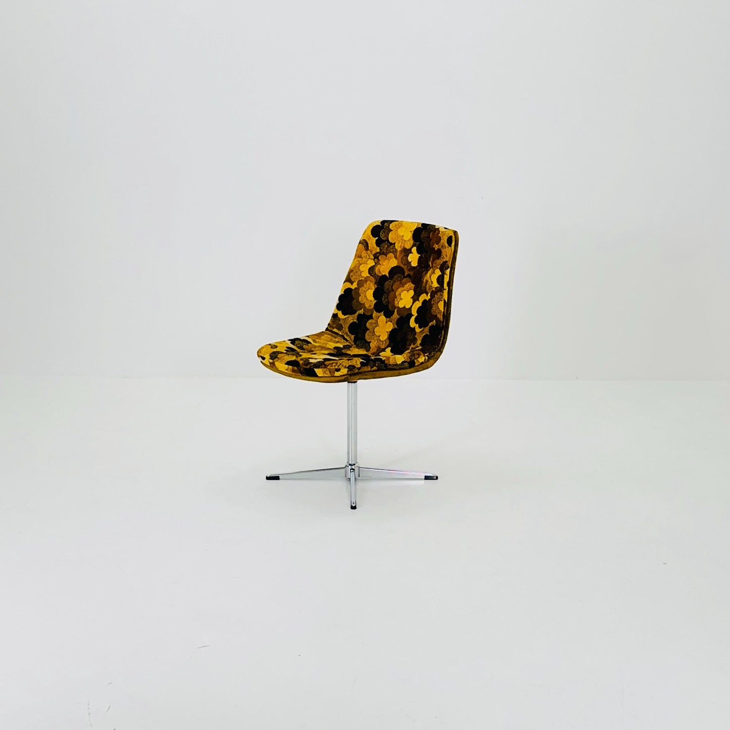 Mid century Swivel Chair with Retro Spaceage Floral Upholstery - Germany 1970s
