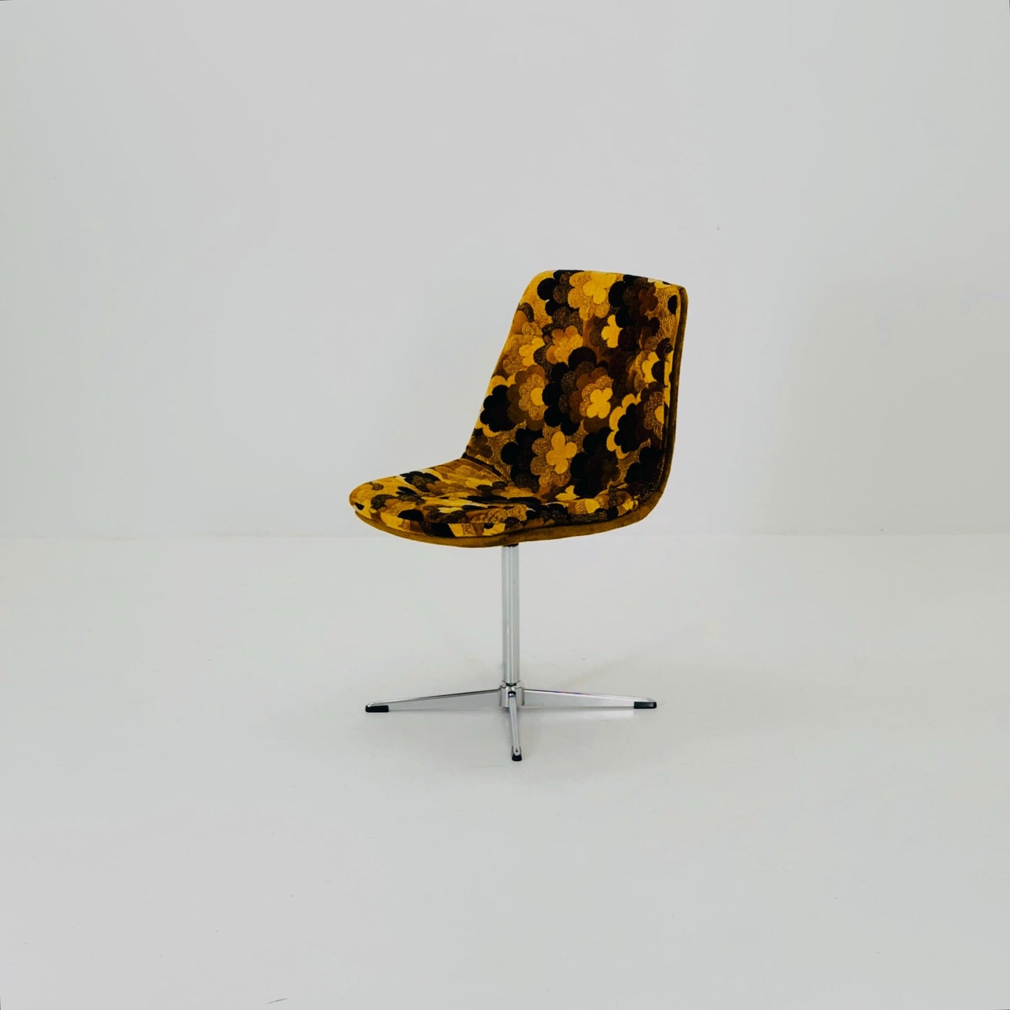 Mid century Swivel Chair with Retro Spaceage Floral Upholstery - Germany 1970s