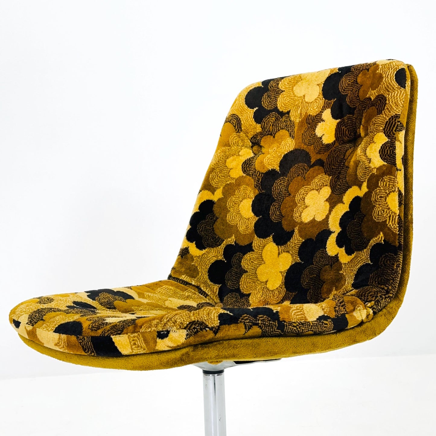 Mid century Swivel Chair with Retro Spaceage Floral Upholstery - Germany 1970s