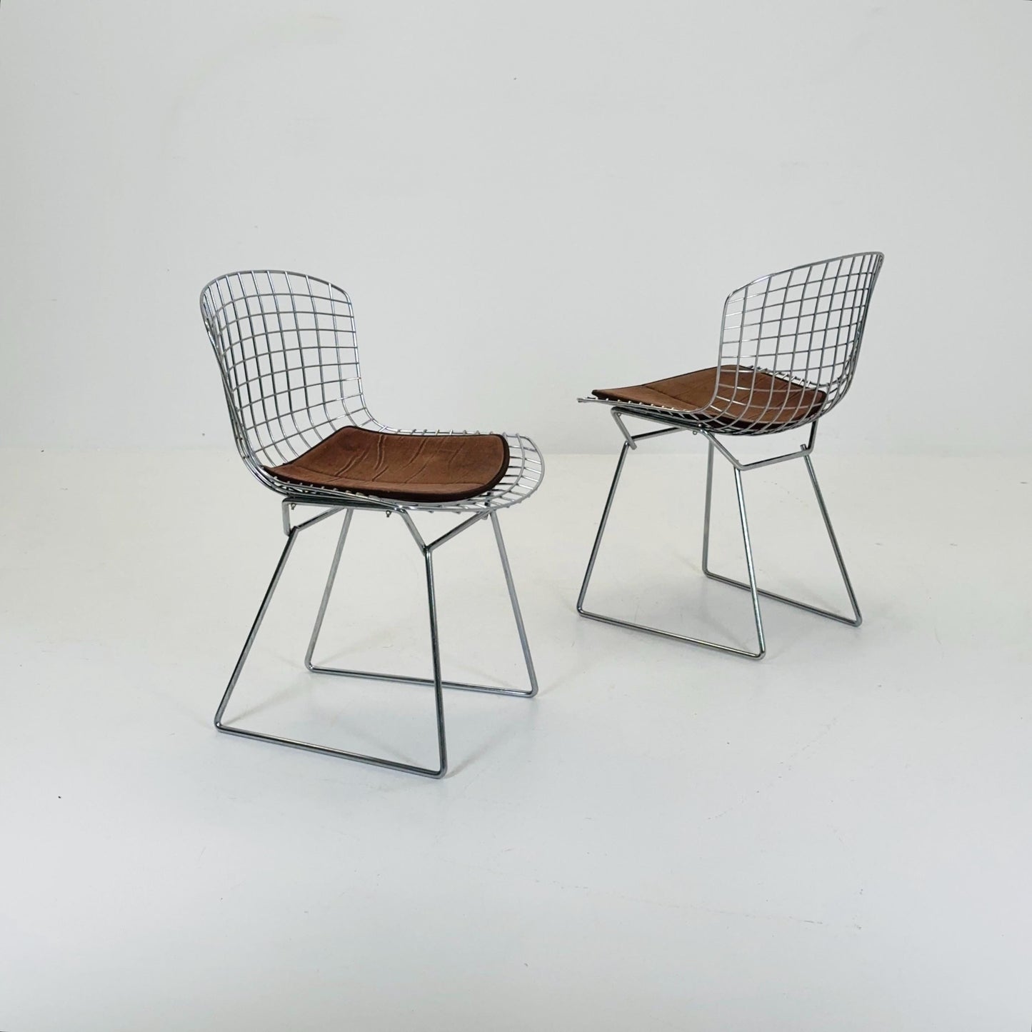 Set of 2 Mid century wire Chrome side chair by Harry Bertoia, Italy 1980s