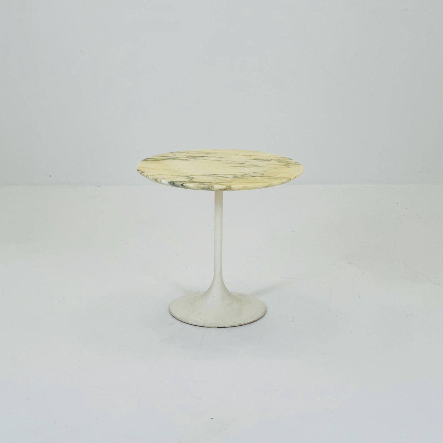 Mid century Eero Sarrinen Marble Top Pedestal Tulip Coffee Table White Grey Carrera 1990s
