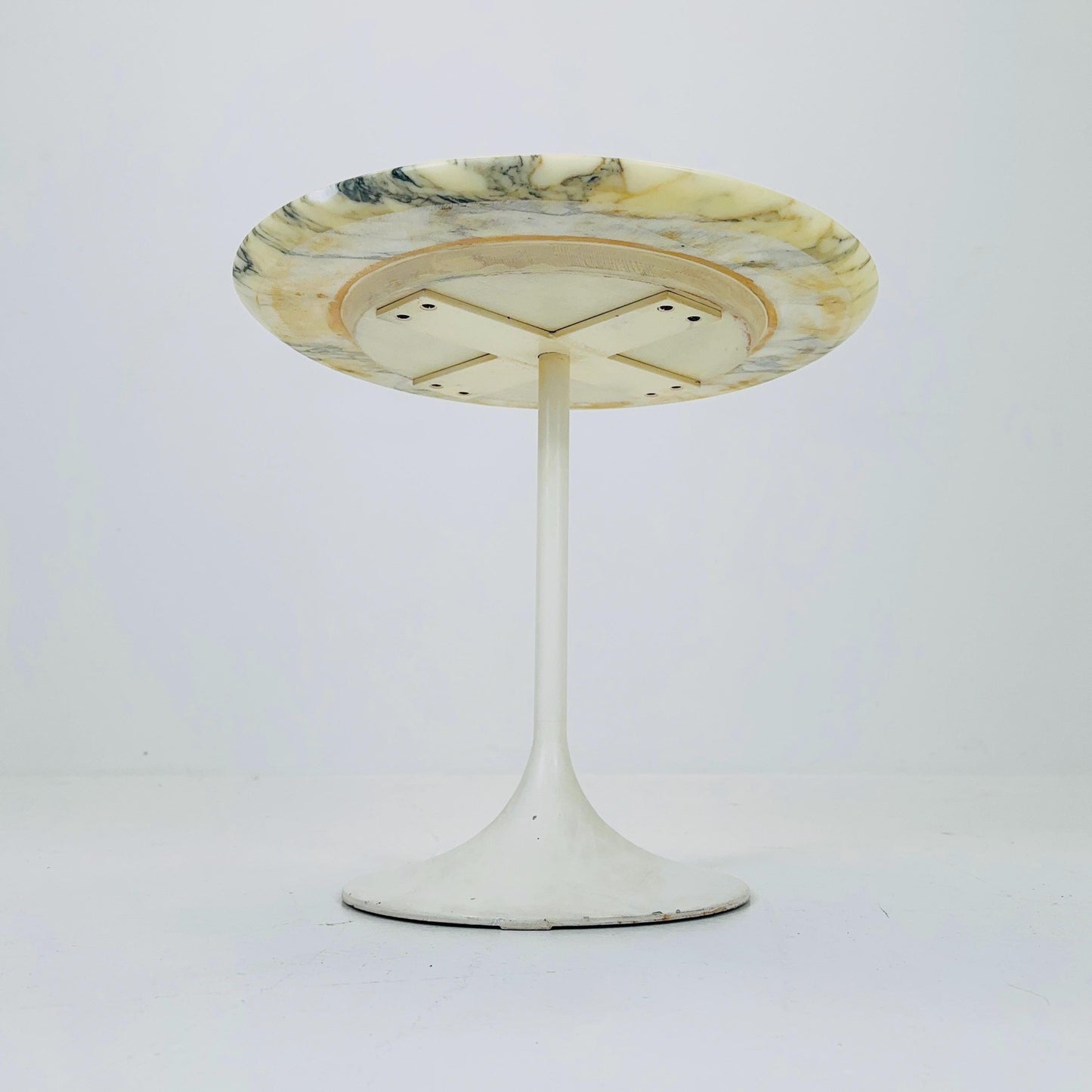 Mid century Eero Sarrinen Marble Top Pedestal Tulip Coffee Table White Grey Carrera 1990s