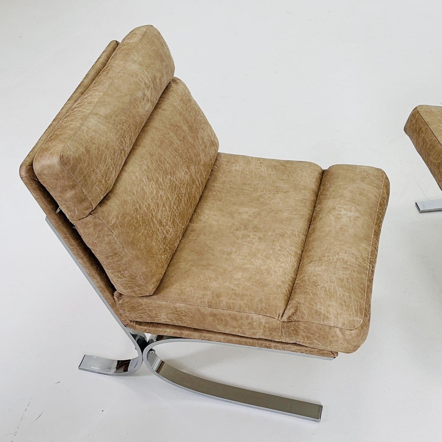 1 of 2 Bauhaus Mid-Century Modern Lounge Chair in Beige Brown Leather 1980s Italy