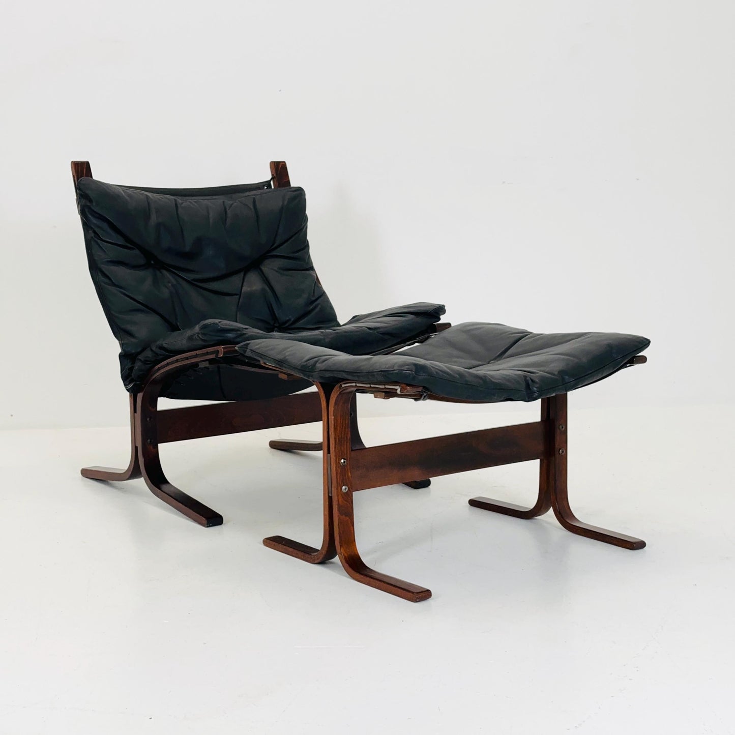 Mid century armchair “Siesta” and its ottoman by Ingmar Relling, Westnofa Furniture, Norway 1960s