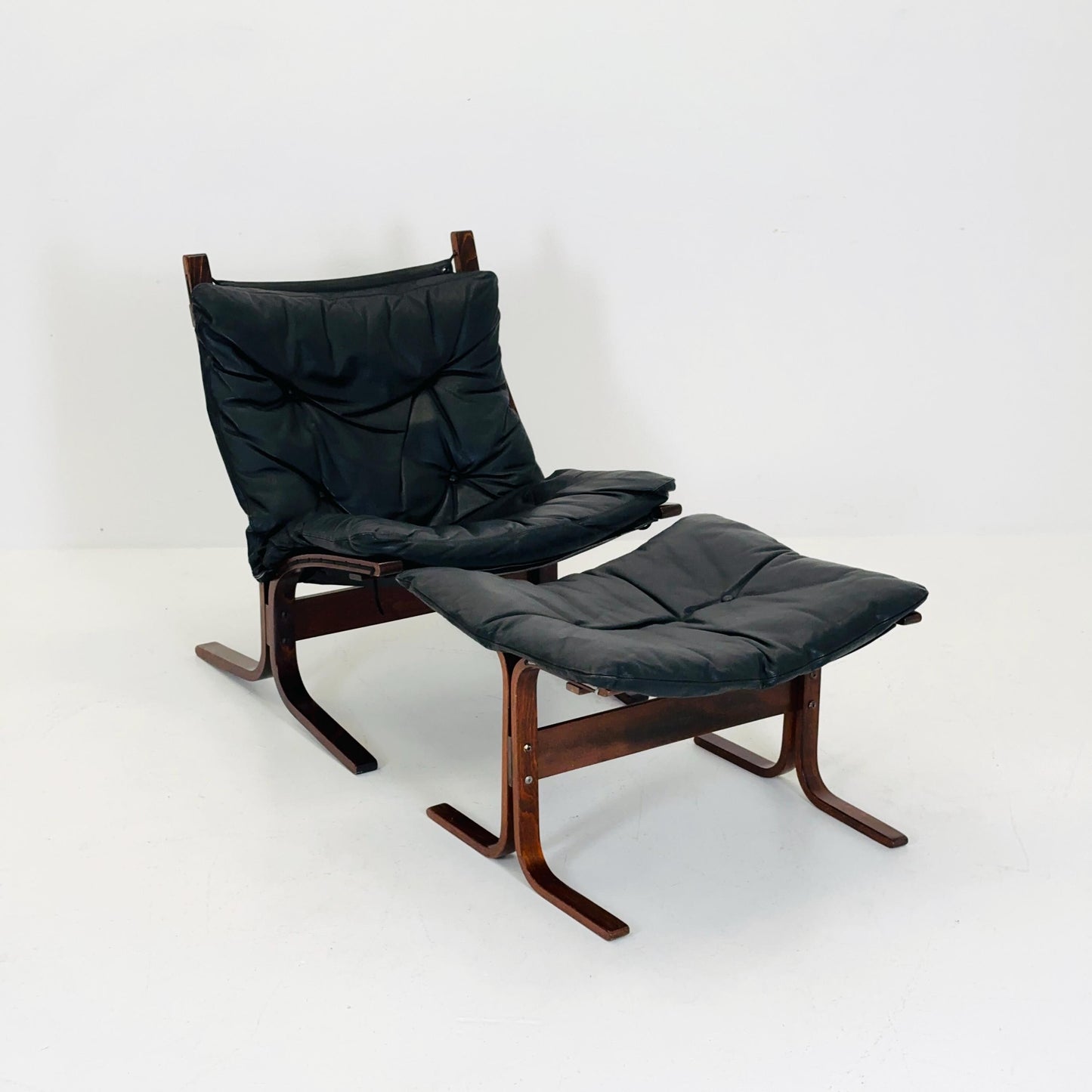 Mid century armchair “Siesta” and its ottoman by Ingmar Relling, Westnofa Furniture, Norway 1960s