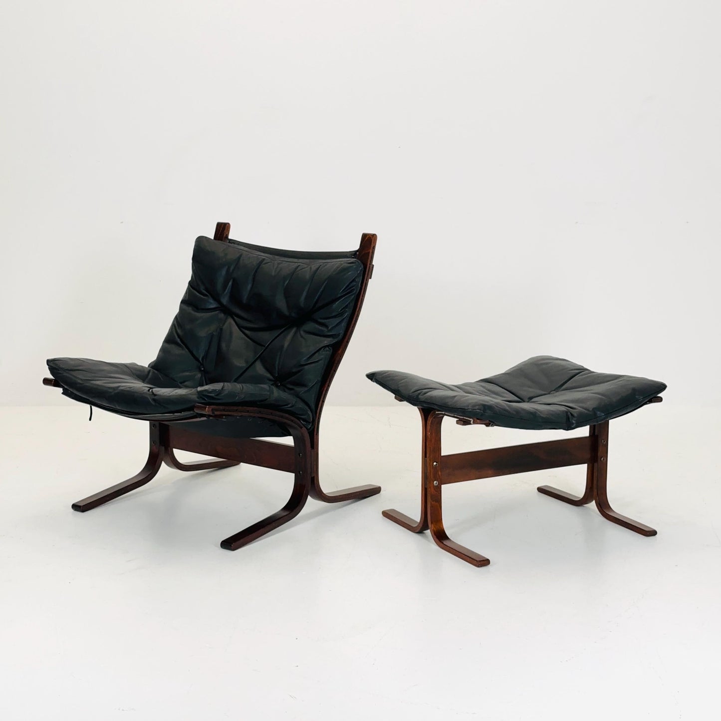 Mid century armchair “Siesta” and its ottoman by Ingmar Relling, Westnofa Furniture, Norway 1960s