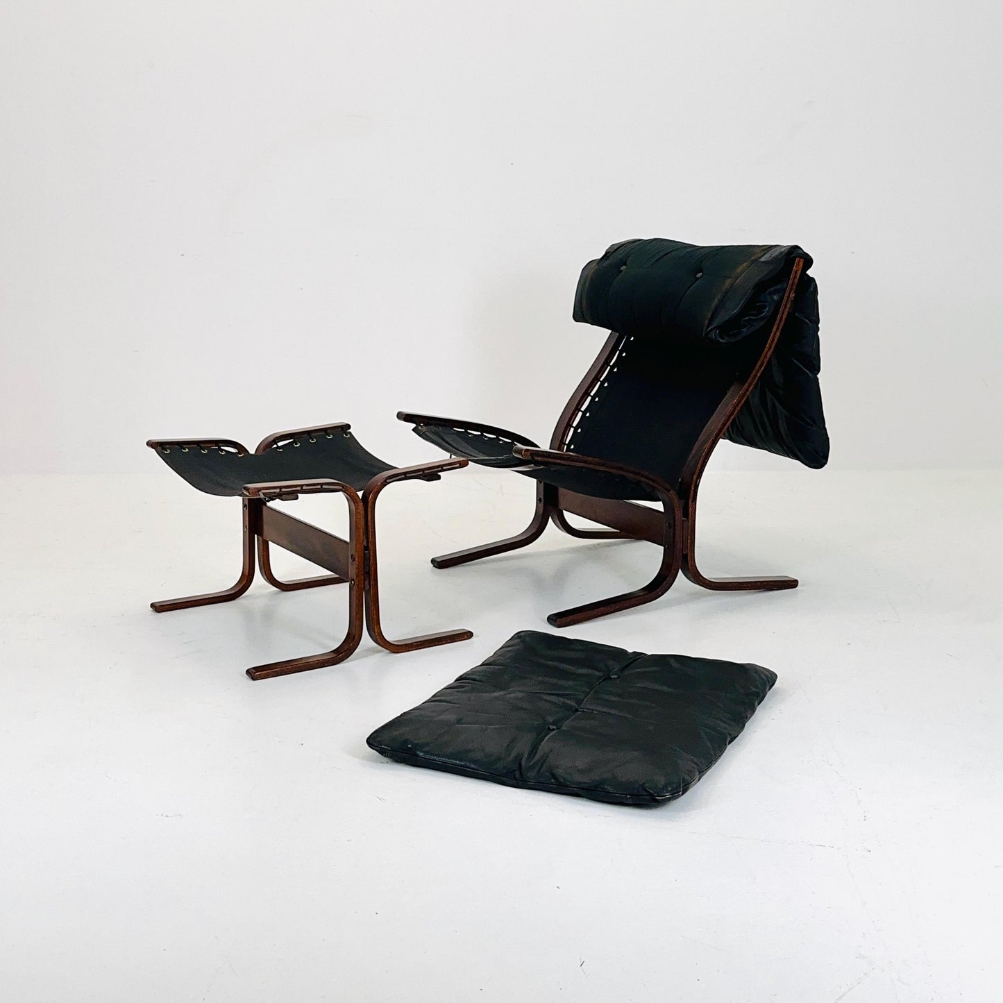 Mid century armchair “Siesta” and its ottoman by Ingmar Relling, Westnofa Furniture, Norway 1960s