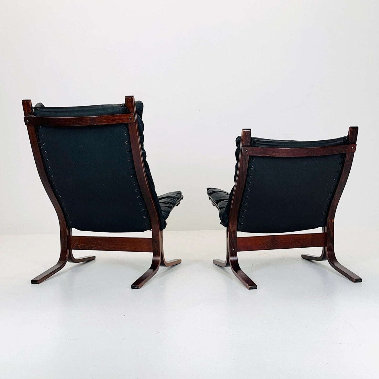 Set of 2 Ingmar Relling “Siesta” Chairs – Highback & Lowback Models in Black Leather with Bentwood Frames, 1960s