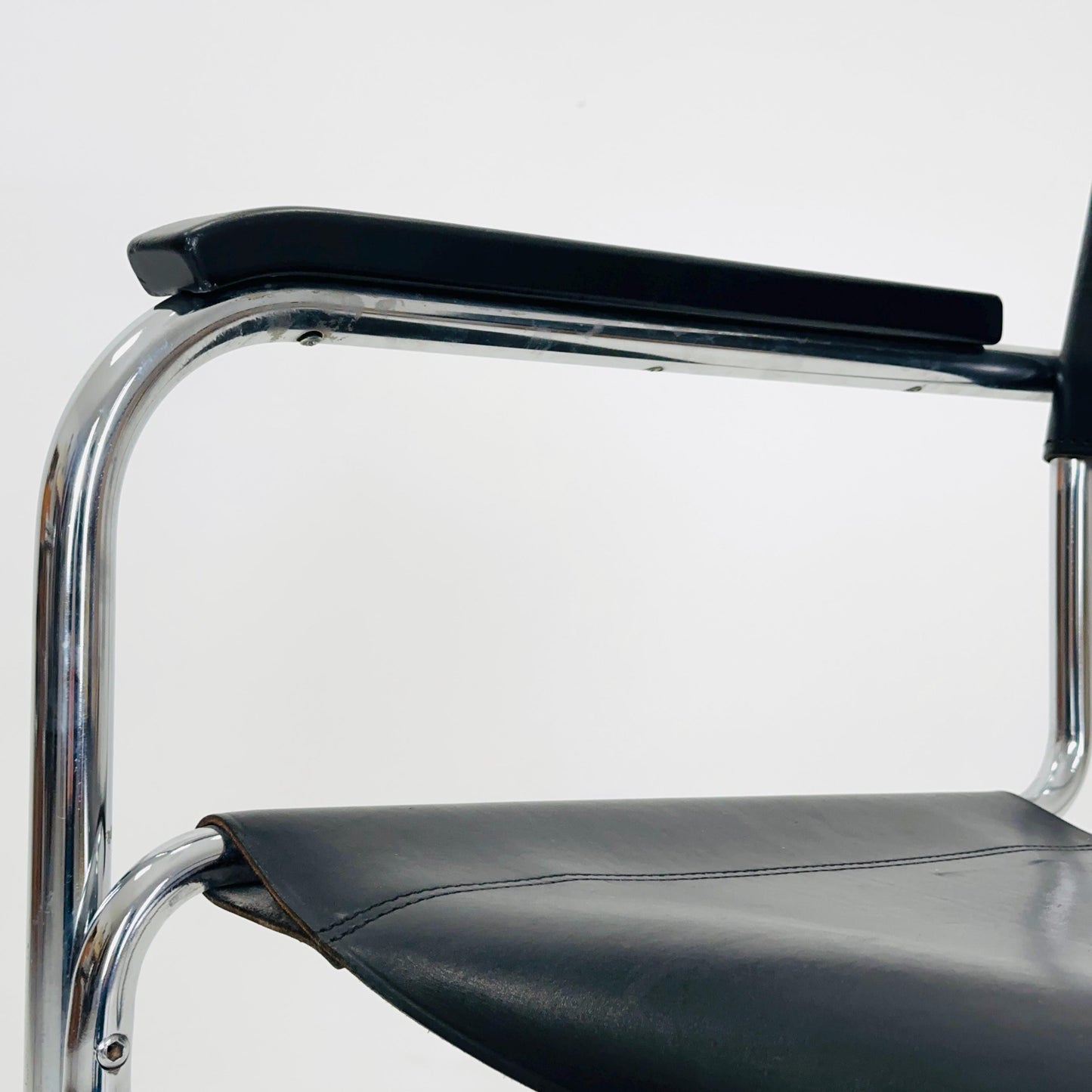 Bauhaus black leather iconic armchair by Mart Stam for Thonet 1980s