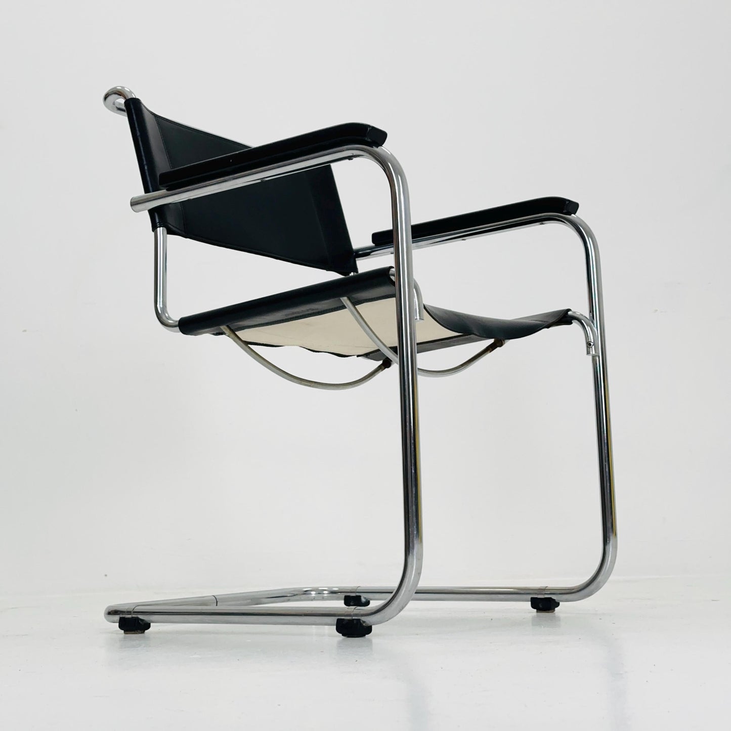 Bauhaus black leather iconic armchair by Mart Stam for Thonet 1980s