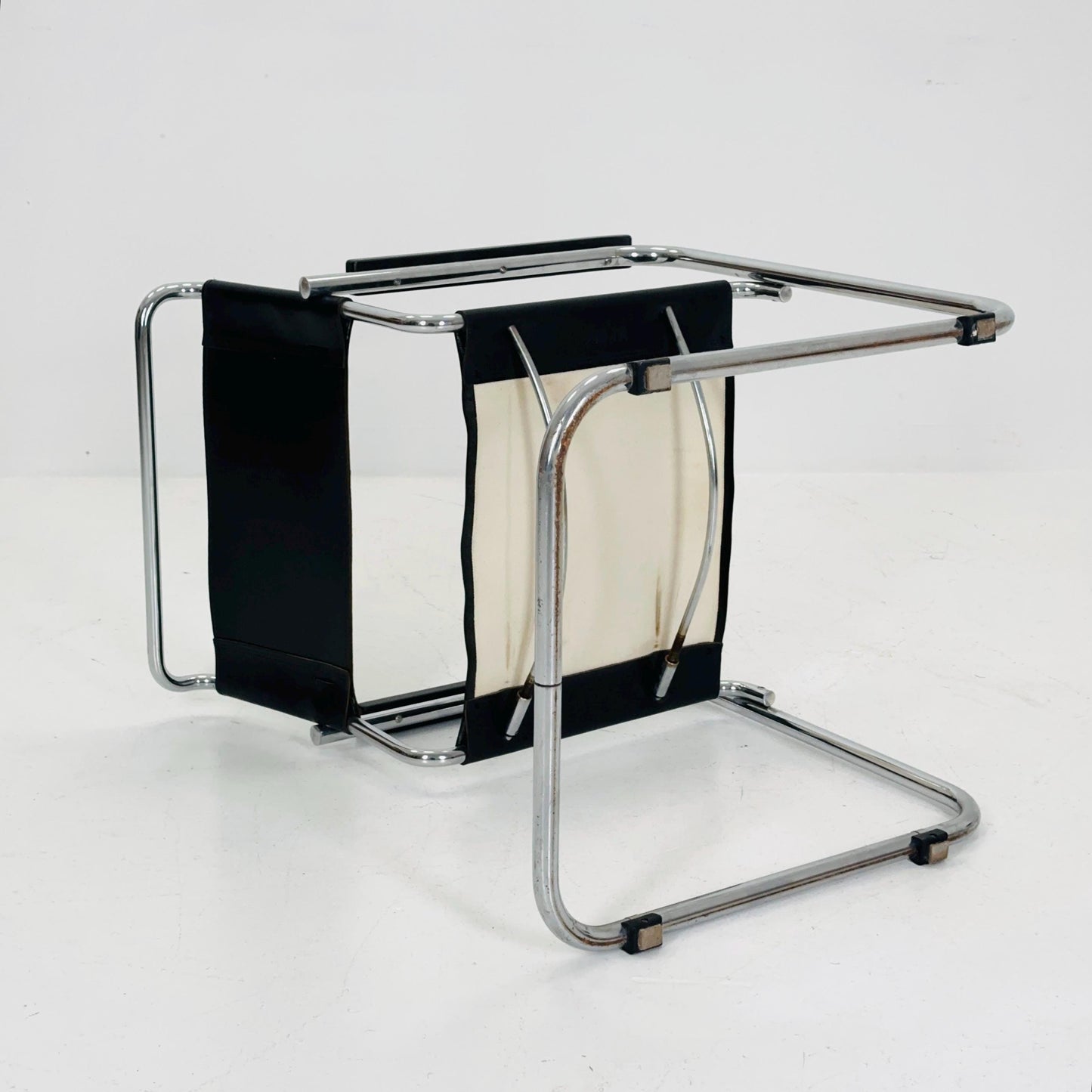 Bauhaus black leather iconic armchair by Mart Stam for Thonet 1980s
