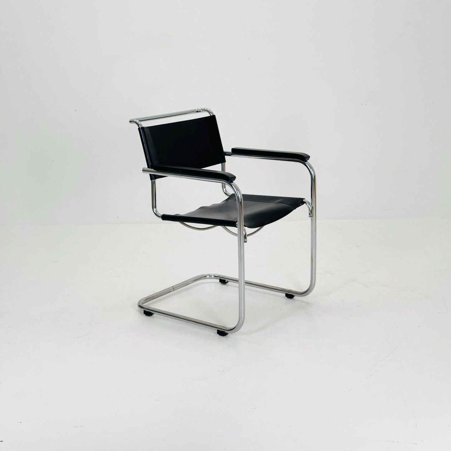 Bauhaus black leather iconic armchair by Mart Stam for Thonet 1980s