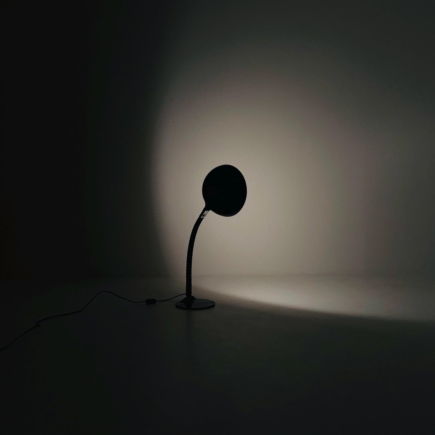 Mid century Elio Martinelli for Martinelli Luce Black Flex Calotta 660 Desk Lamp, Italy 1970