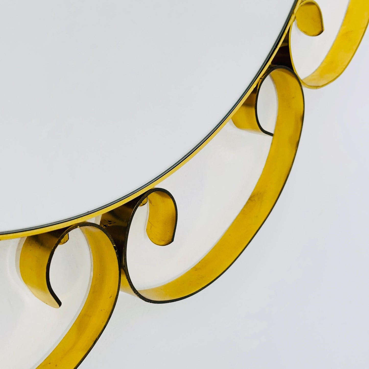 Mid century circle -shaped mirror with golden metal frame- 1960s Italy