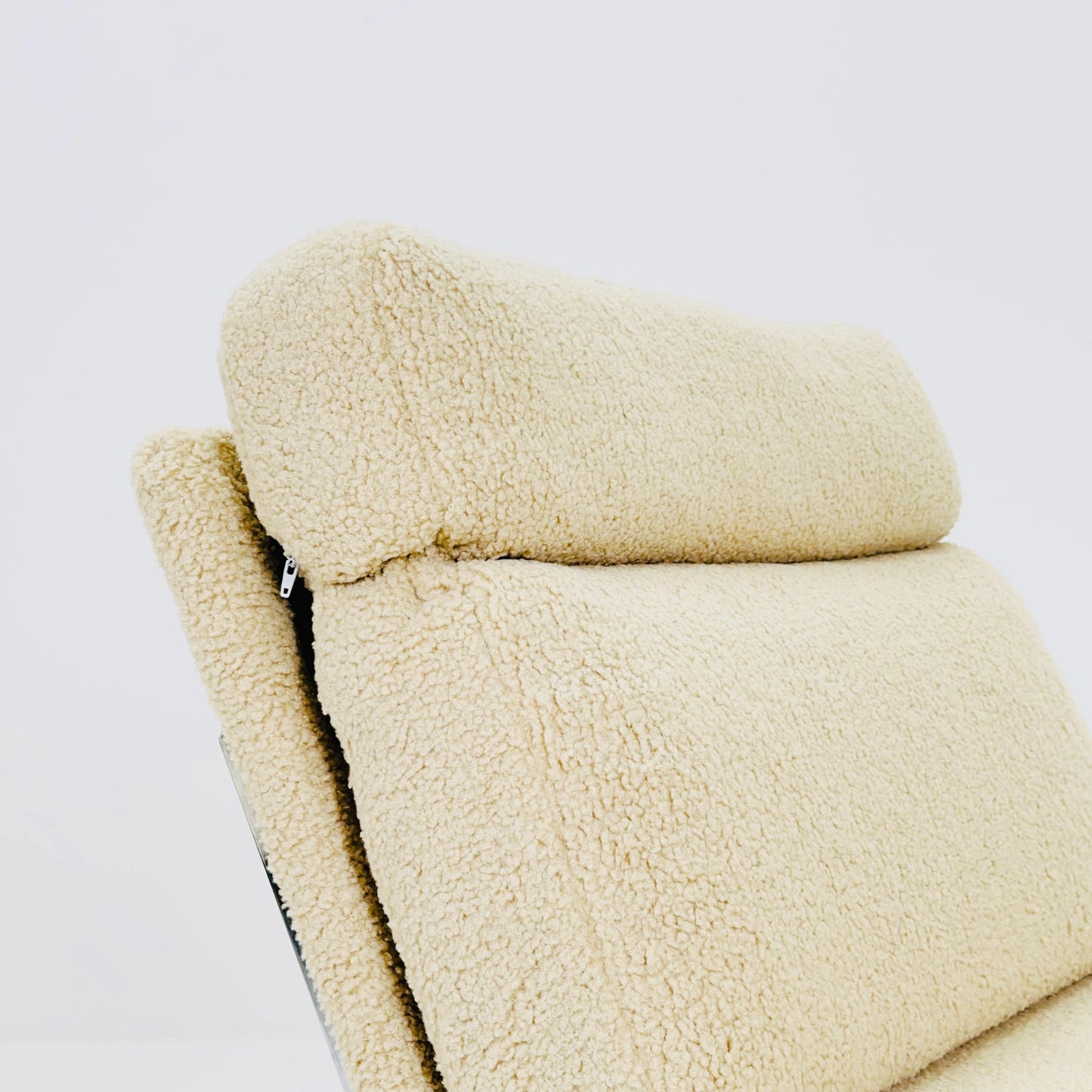 Bauhaus Mid-Century Modern Lounge Chair in Beige Teddy fabric with Chrome Base - 1980s Italian Design