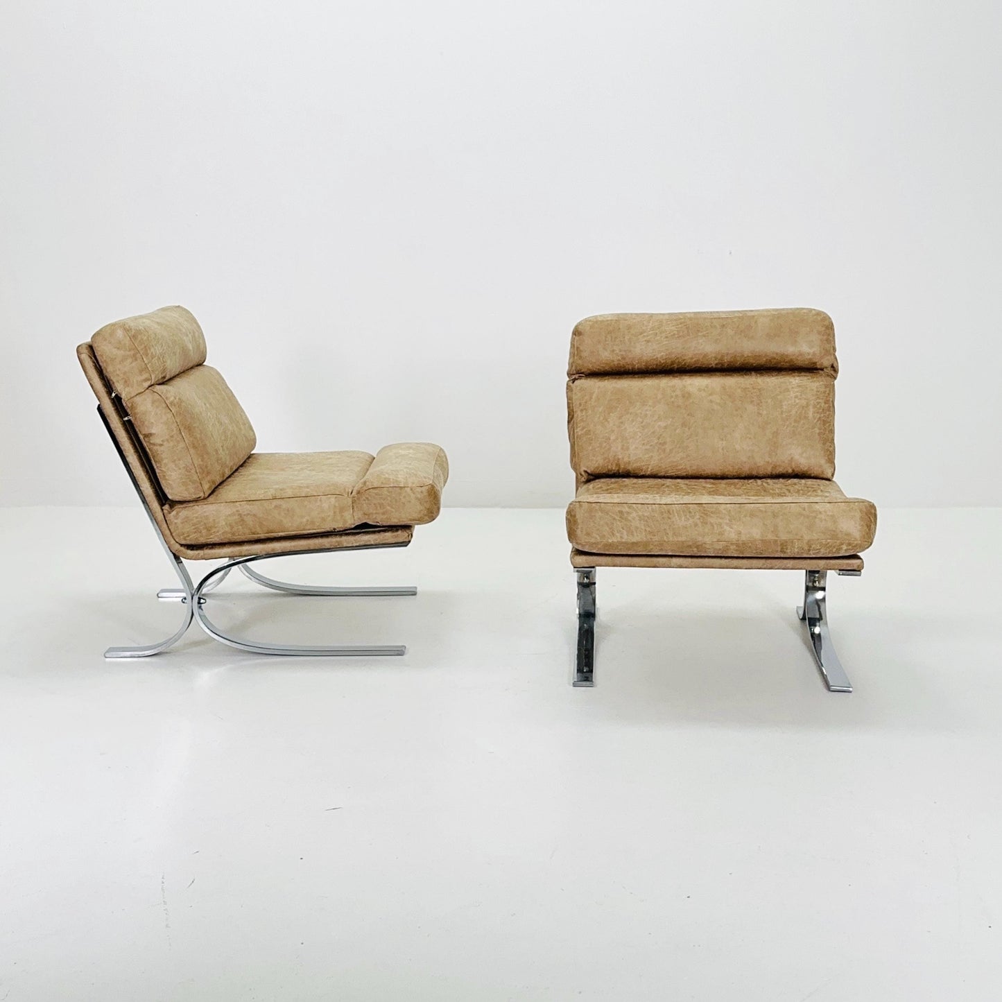 1 of 2 Bauhaus Mid-Century Modern Lounge Chair in Beige Brown Leather 1980s Italy
