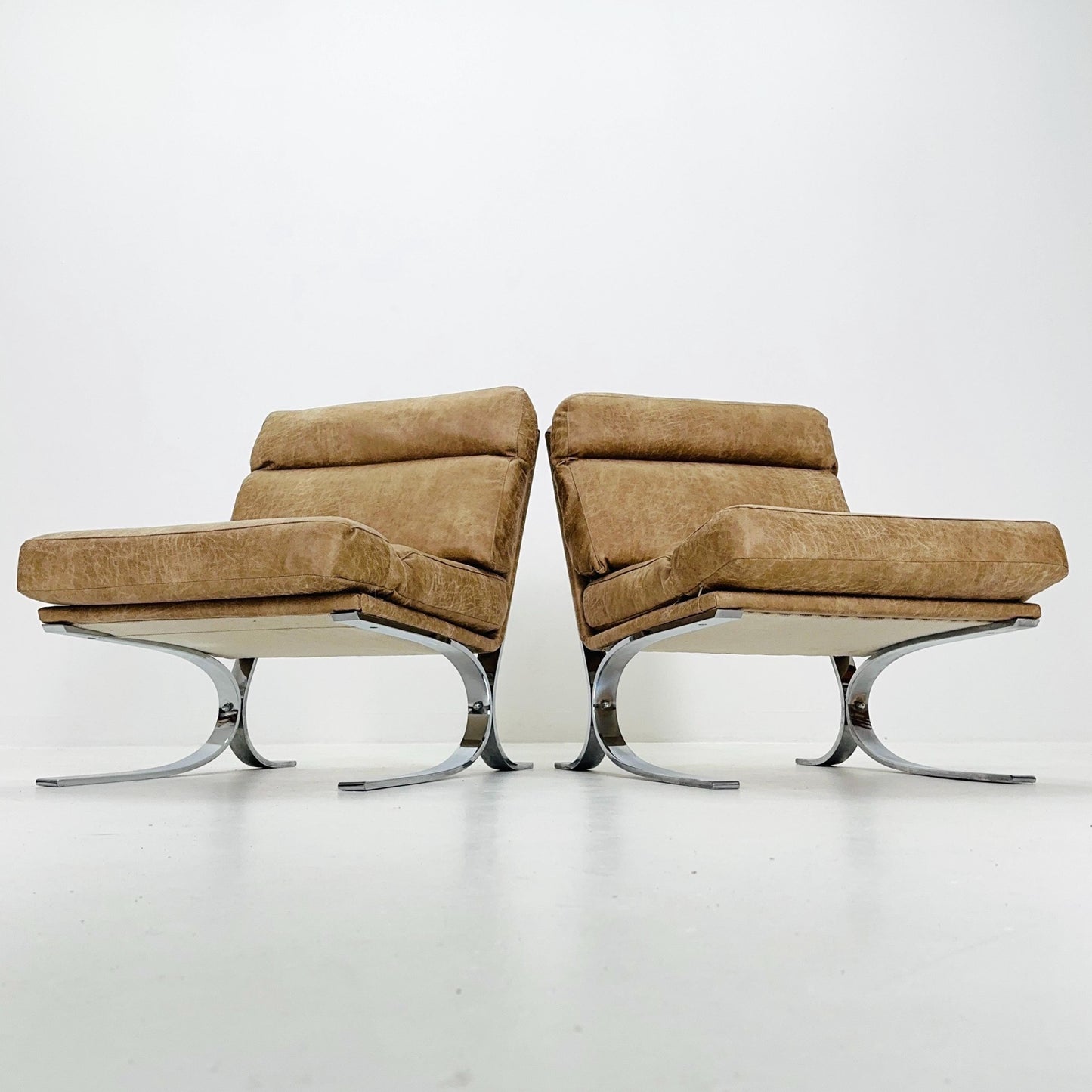 1 of 2 Bauhaus Mid-Century Modern Lounge Chair in Beige Brown Leather 1980s Italy