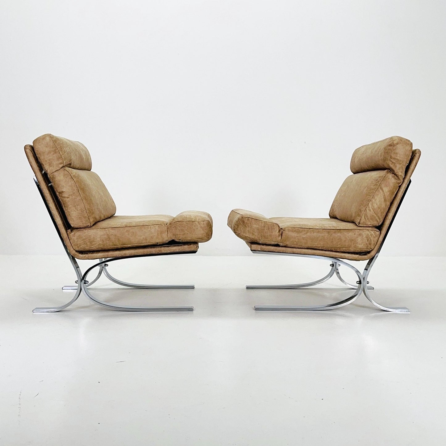 1 of 2 Bauhaus Mid-Century Modern Lounge Chair in Beige Brown Leather 1980s Italy