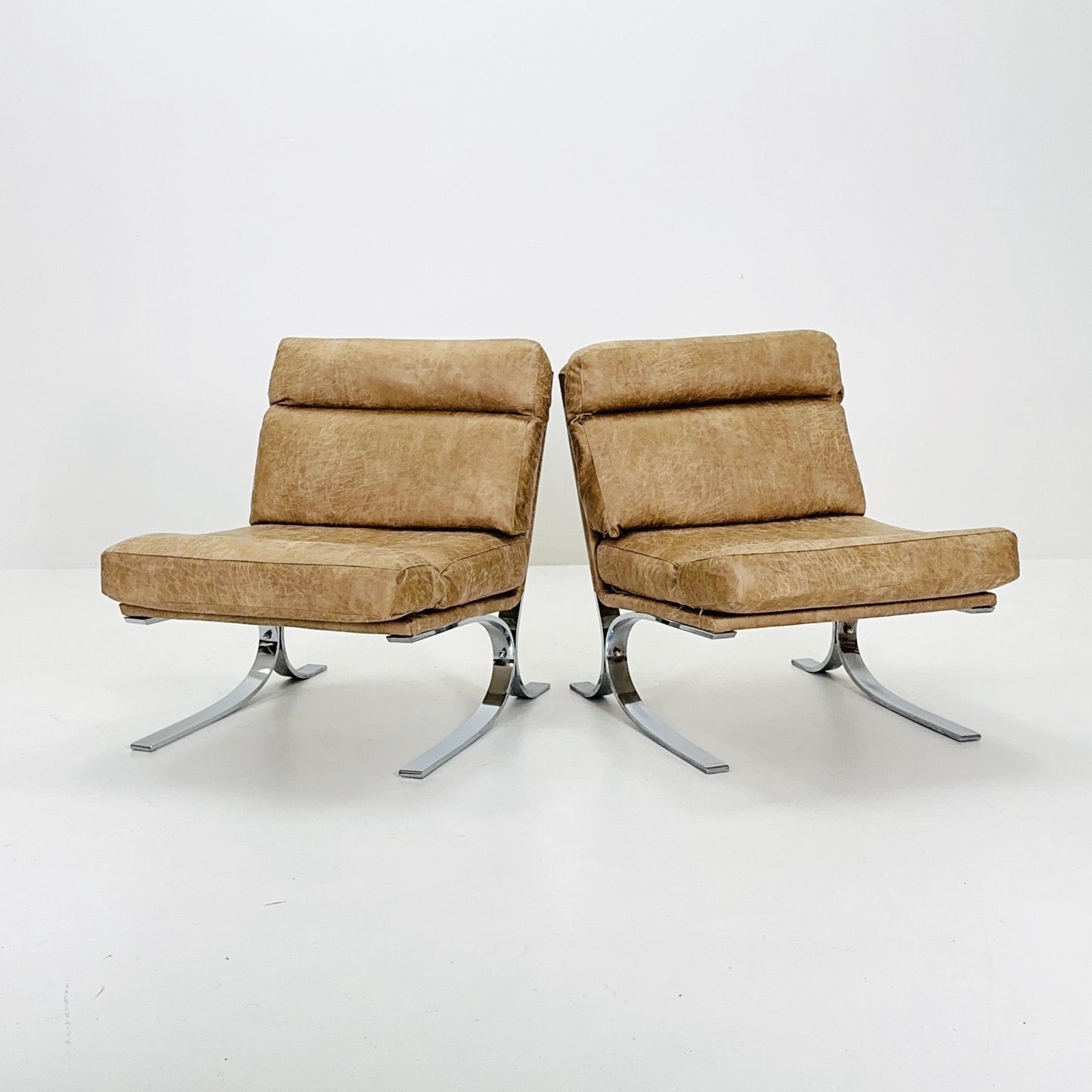 1 of 2 Bauhaus Mid-Century Modern Lounge Chair in Beige Brown Leather 1980s Italy