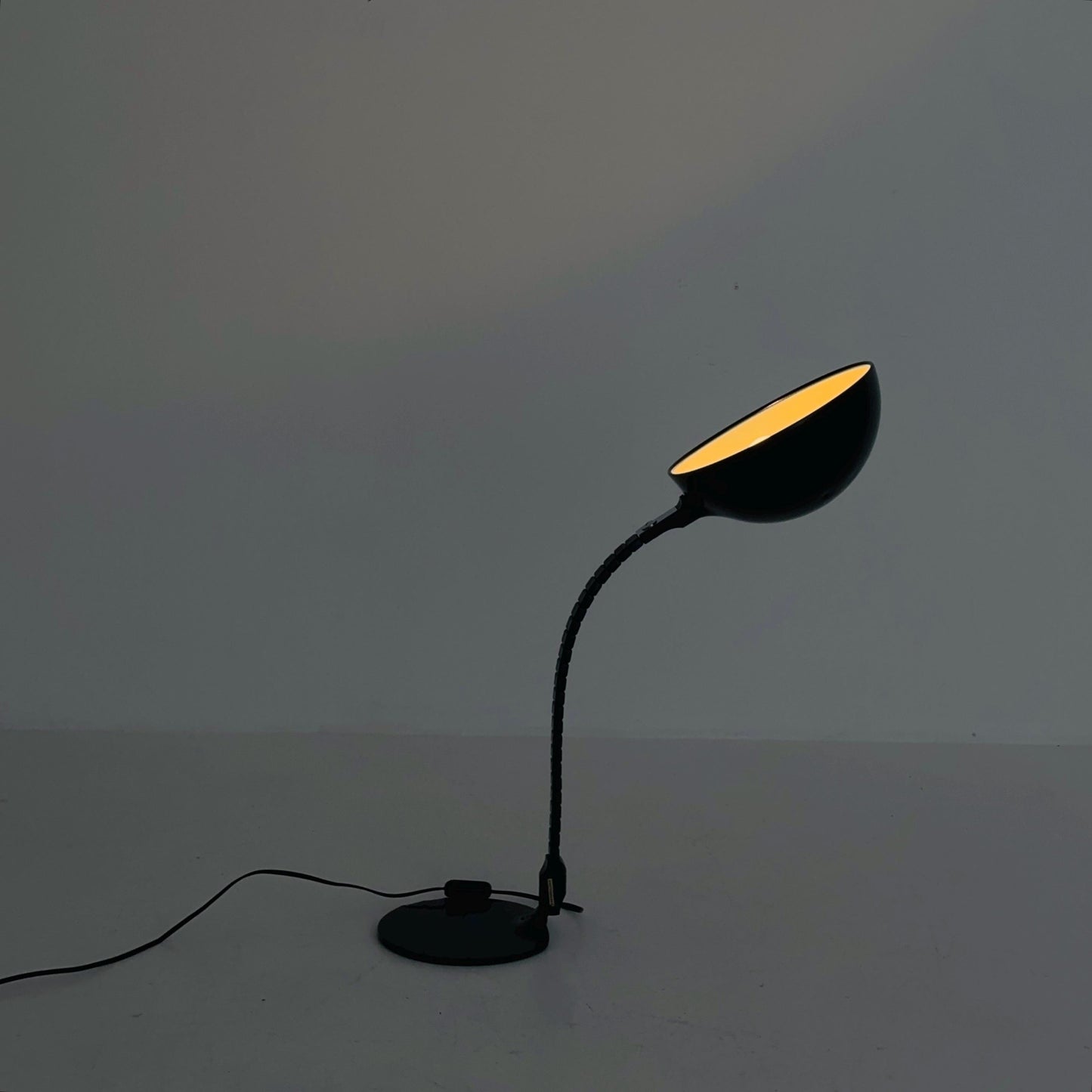Mid century Elio Martinelli for Martinelli Luce Black Flex Calotta 660 Desk Lamp, Italy 1970