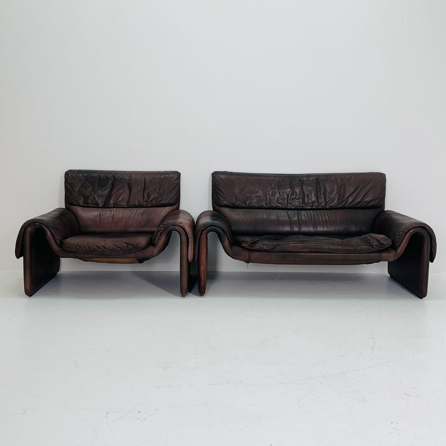 Set of 2 Mid-Century De Sede DS-2011/01 Buffalo Dark Brown leather-sofa and armchair , 2011 Switzerland