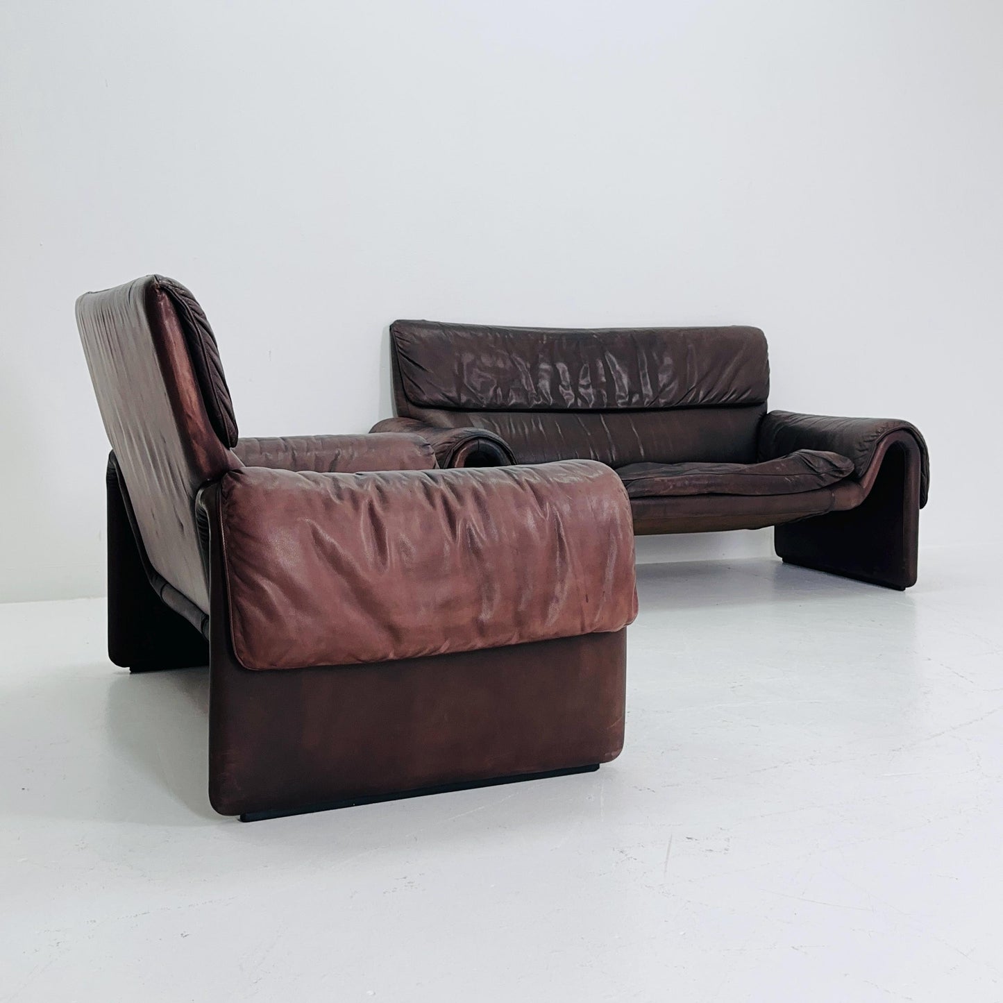 Set of 2 Mid-Century De Sede DS-2011/01 Buffalo Dark Brown leather-sofa and armchair , 2011 Switzerland