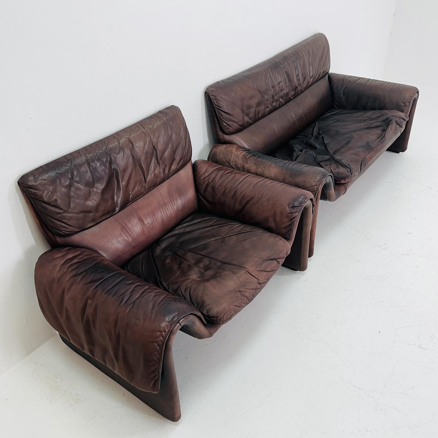 Set of 2 Mid-Century De Sede DS-2011/01 Buffalo Dark Brown leather-sofa and armchair , 2011 Switzerland